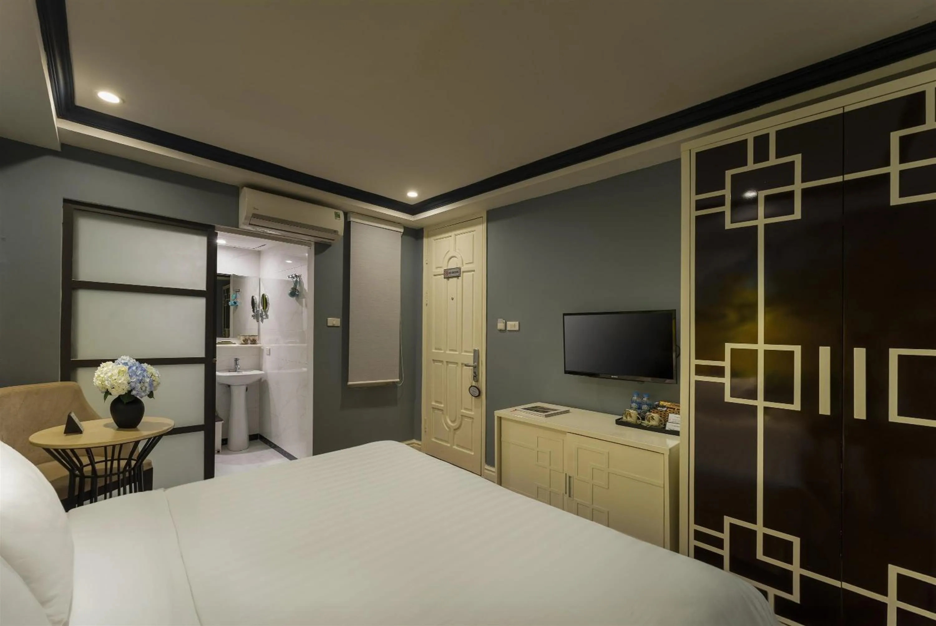 Bed in Hanoi La Selva Hotel