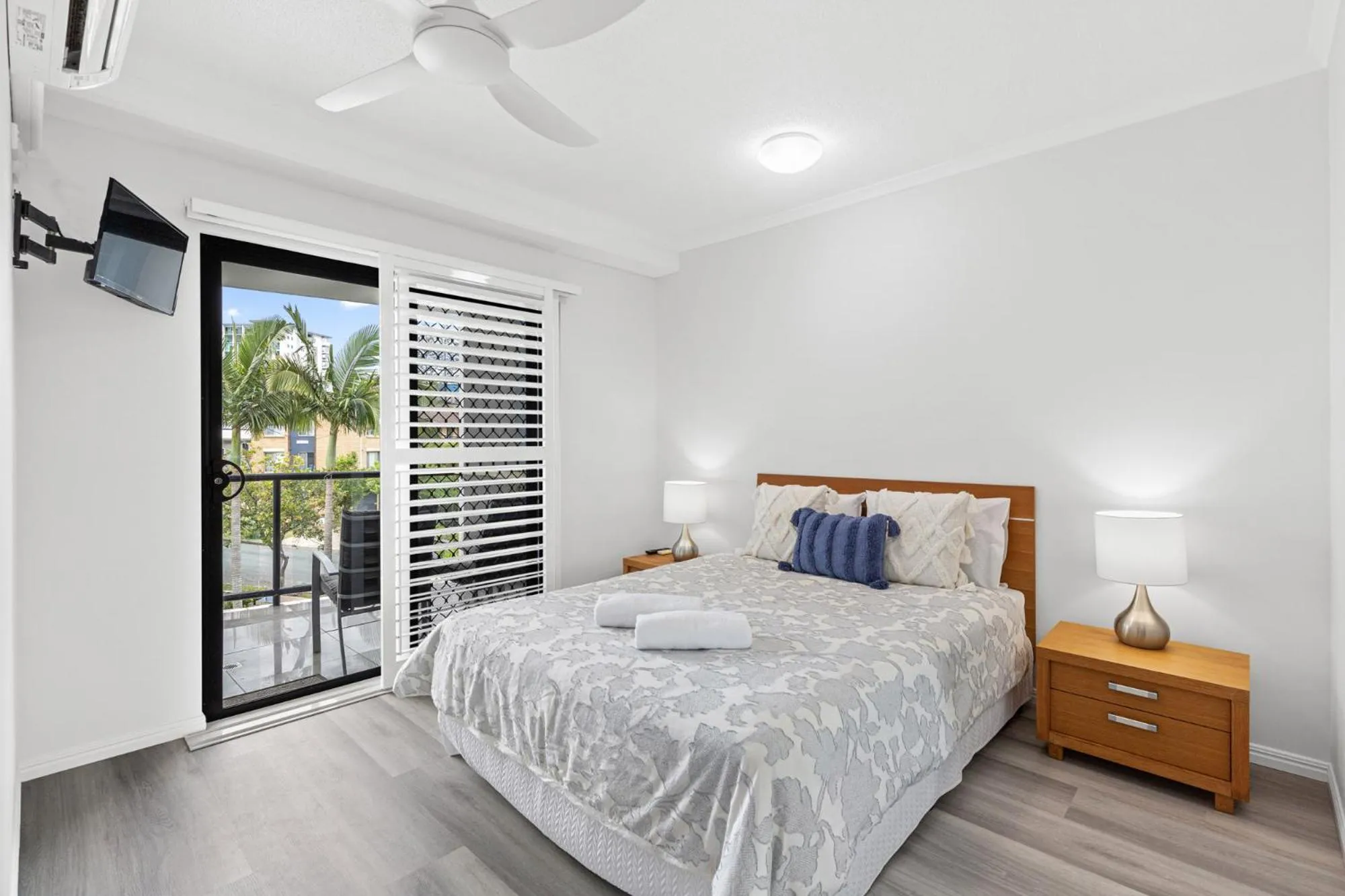 Bed in Mariners Resort Kings Beach