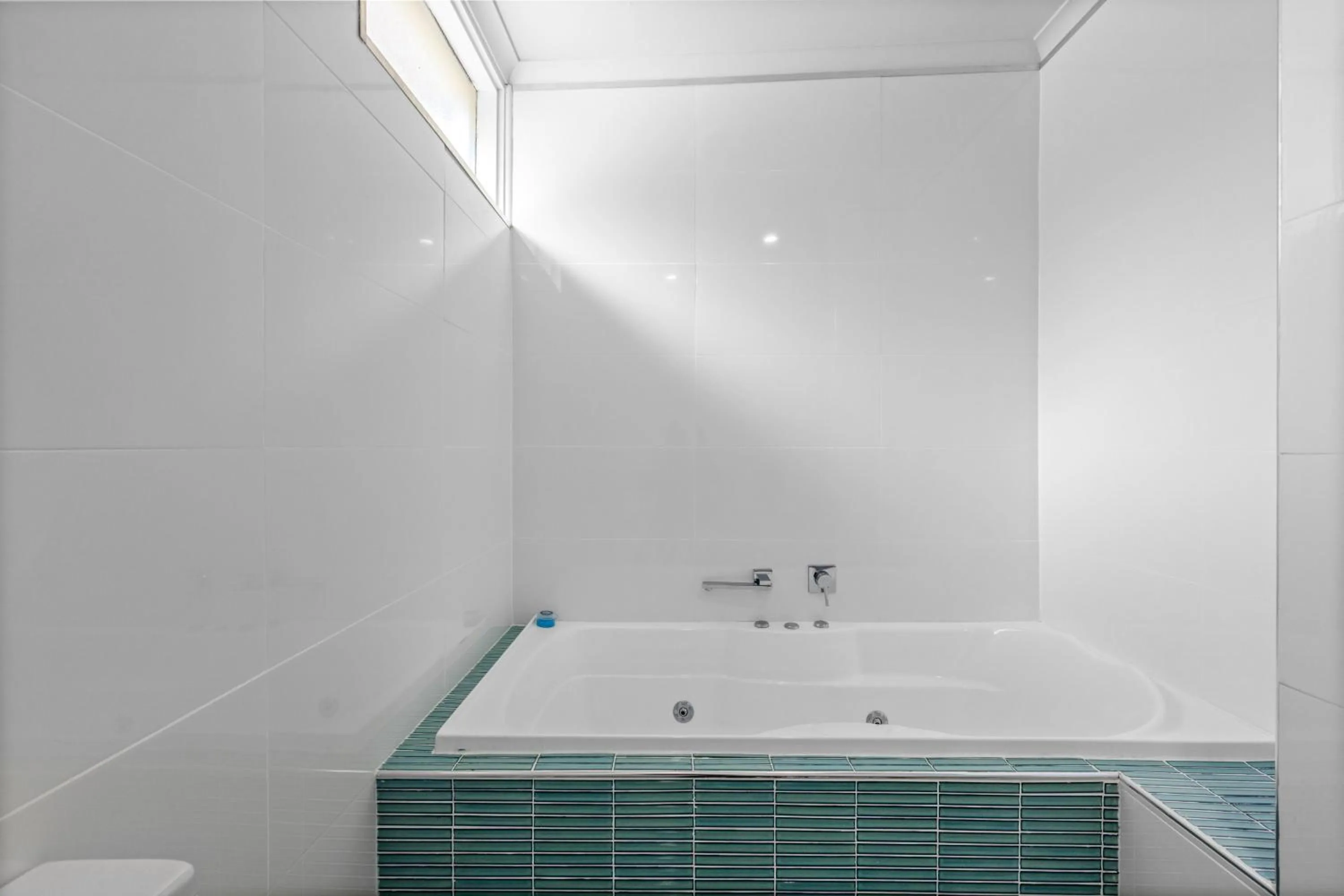 Bath in Rosebud Motel