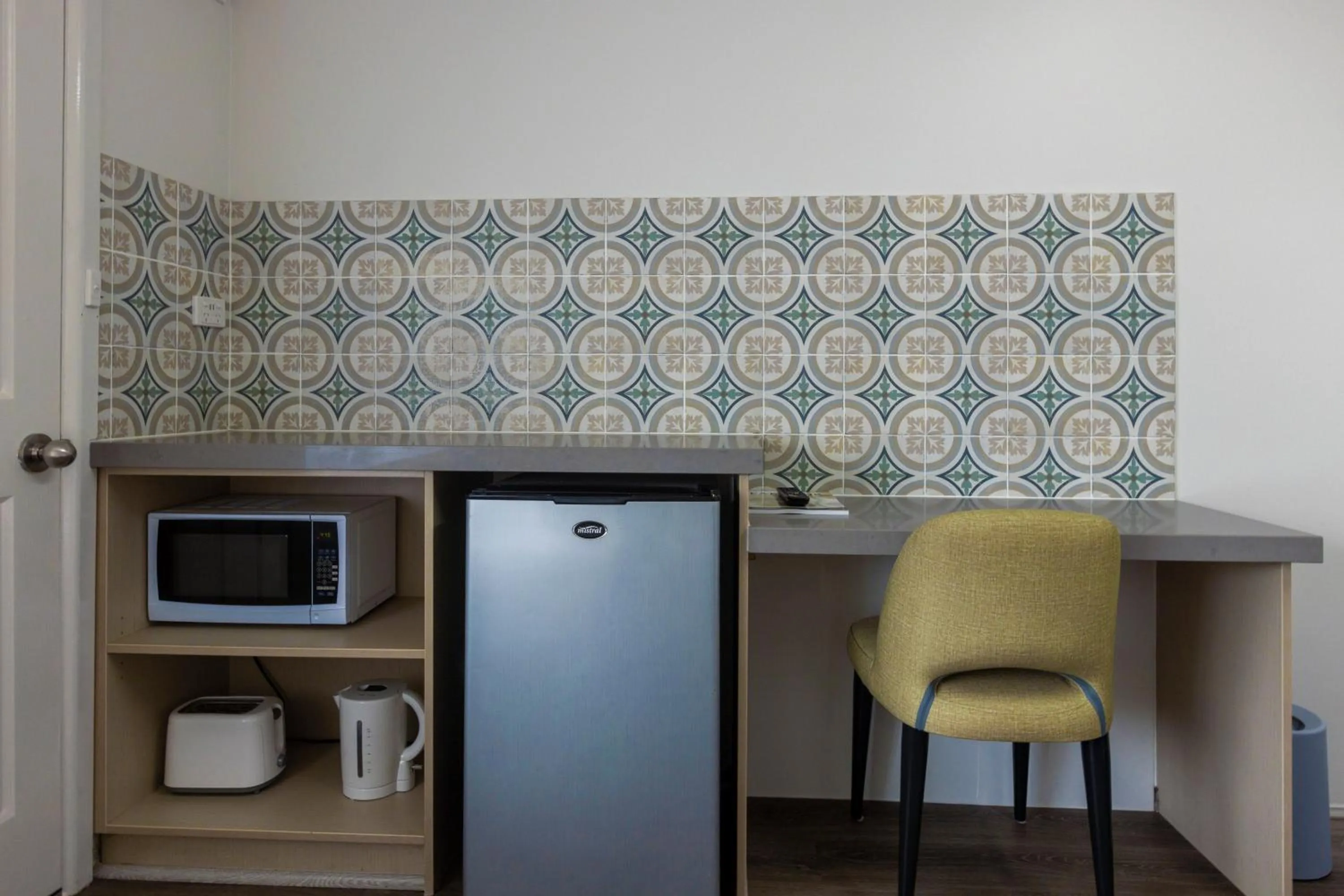 minibar in Rosebud Motel