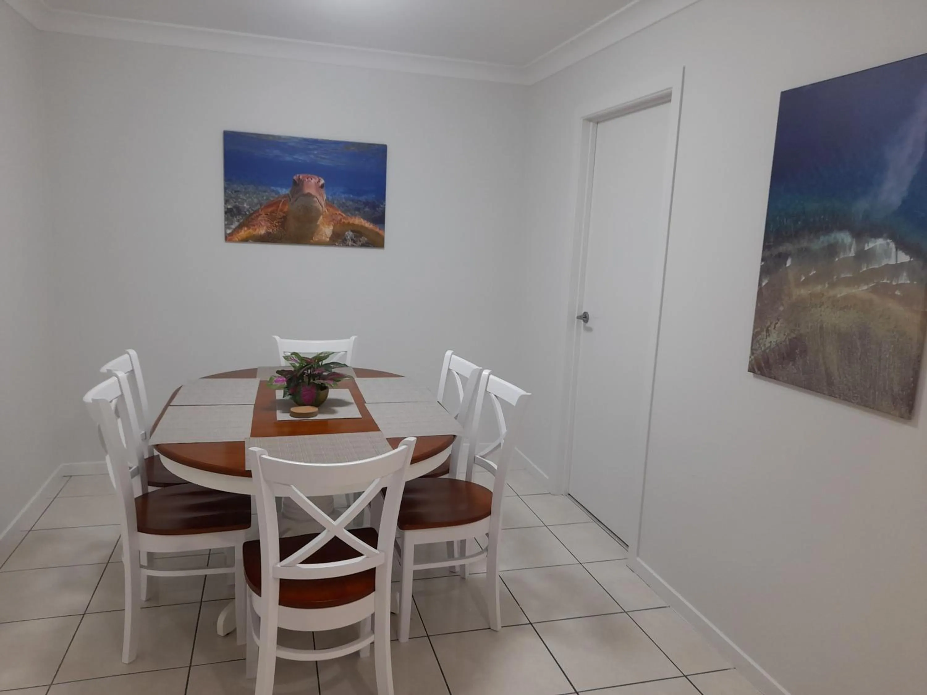 Dining area in Boat Harbour Studio Apartments and Villas