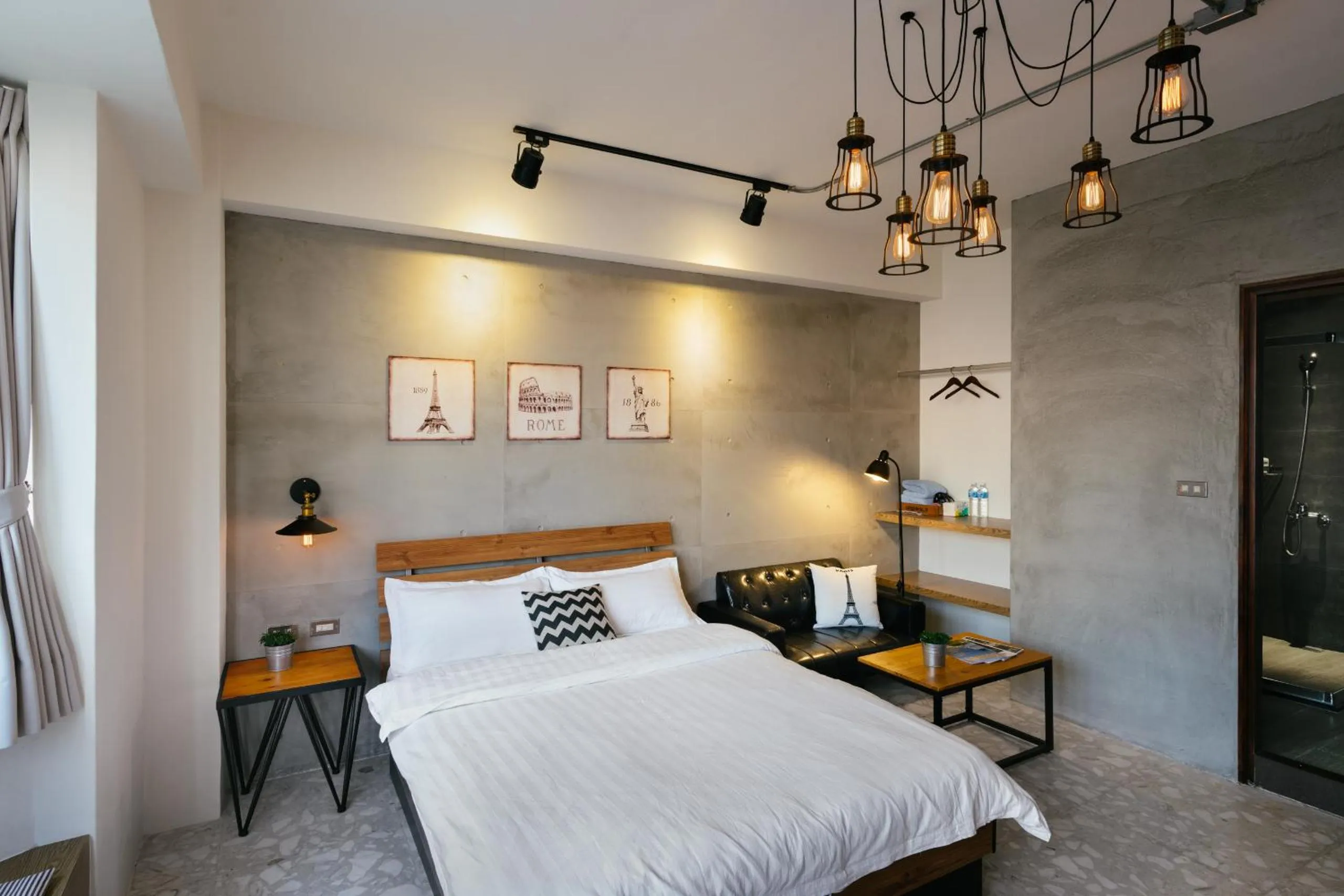 Bed in Mutter Apartment