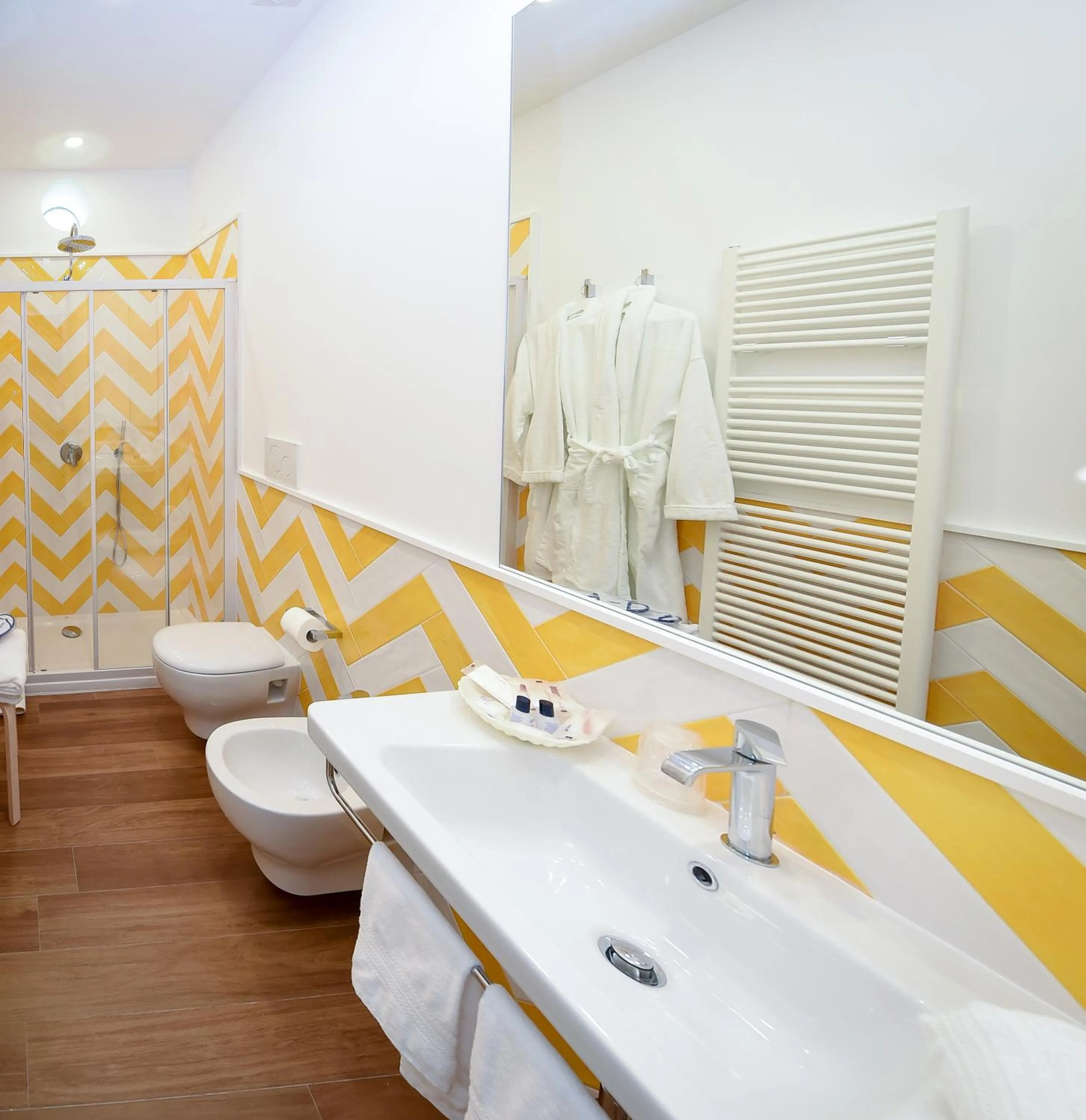 Shower in Casa Pantone