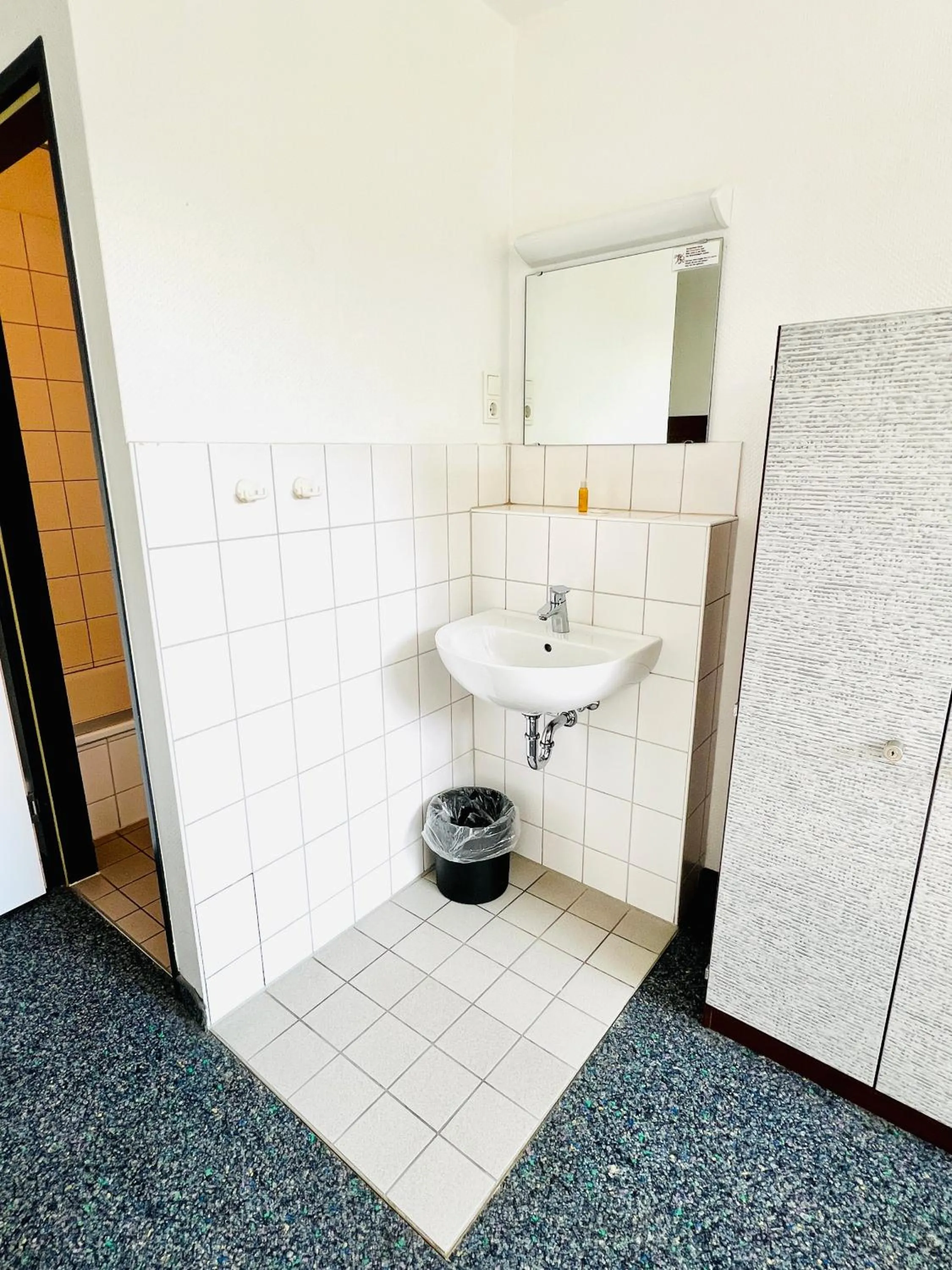 Bathroom in Jugendherberge City-Hostel Köln-Riehl