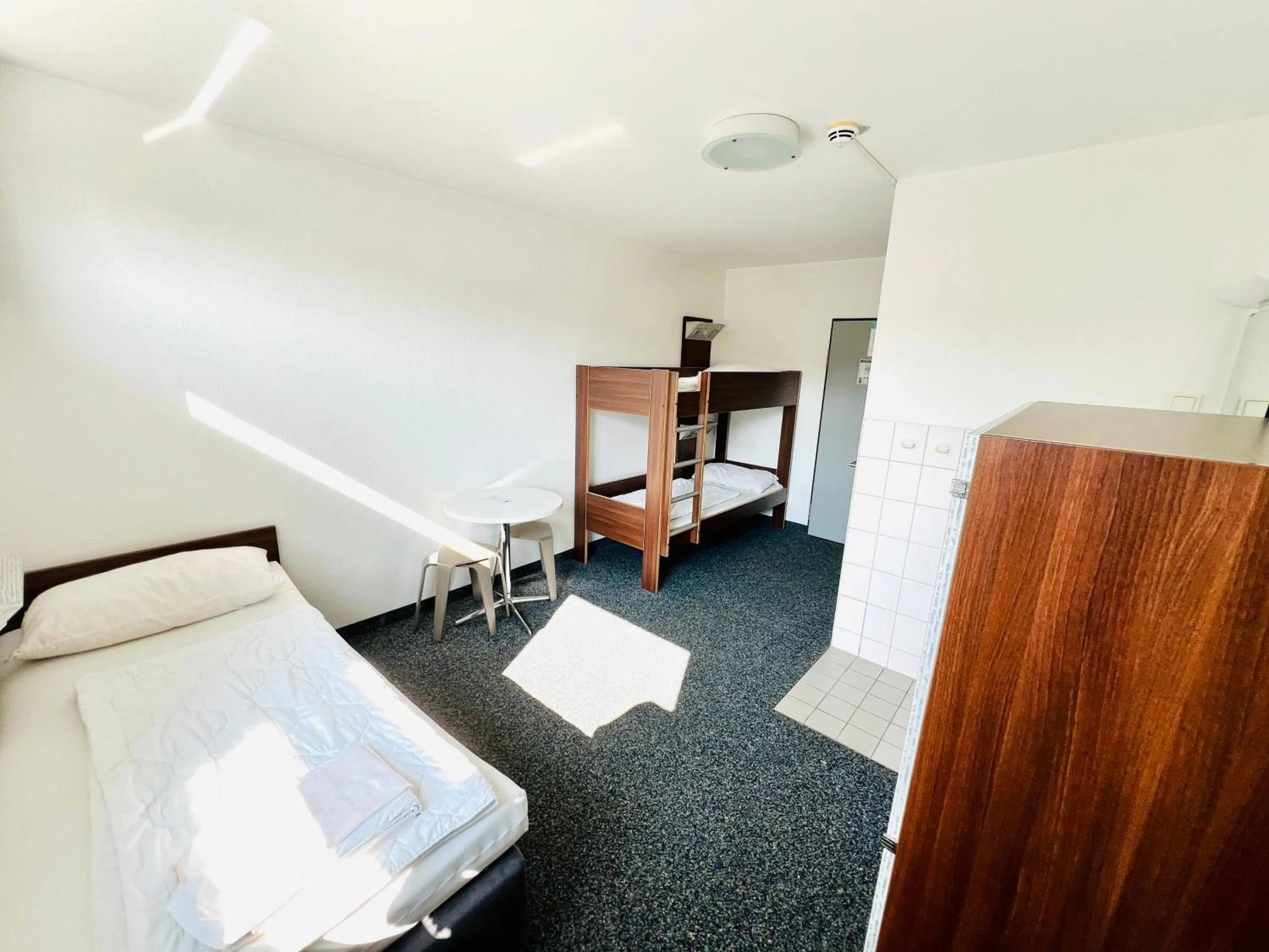 Photo of the whole room, Bed in Jugendherberge City-Hostel Köln-Riehl