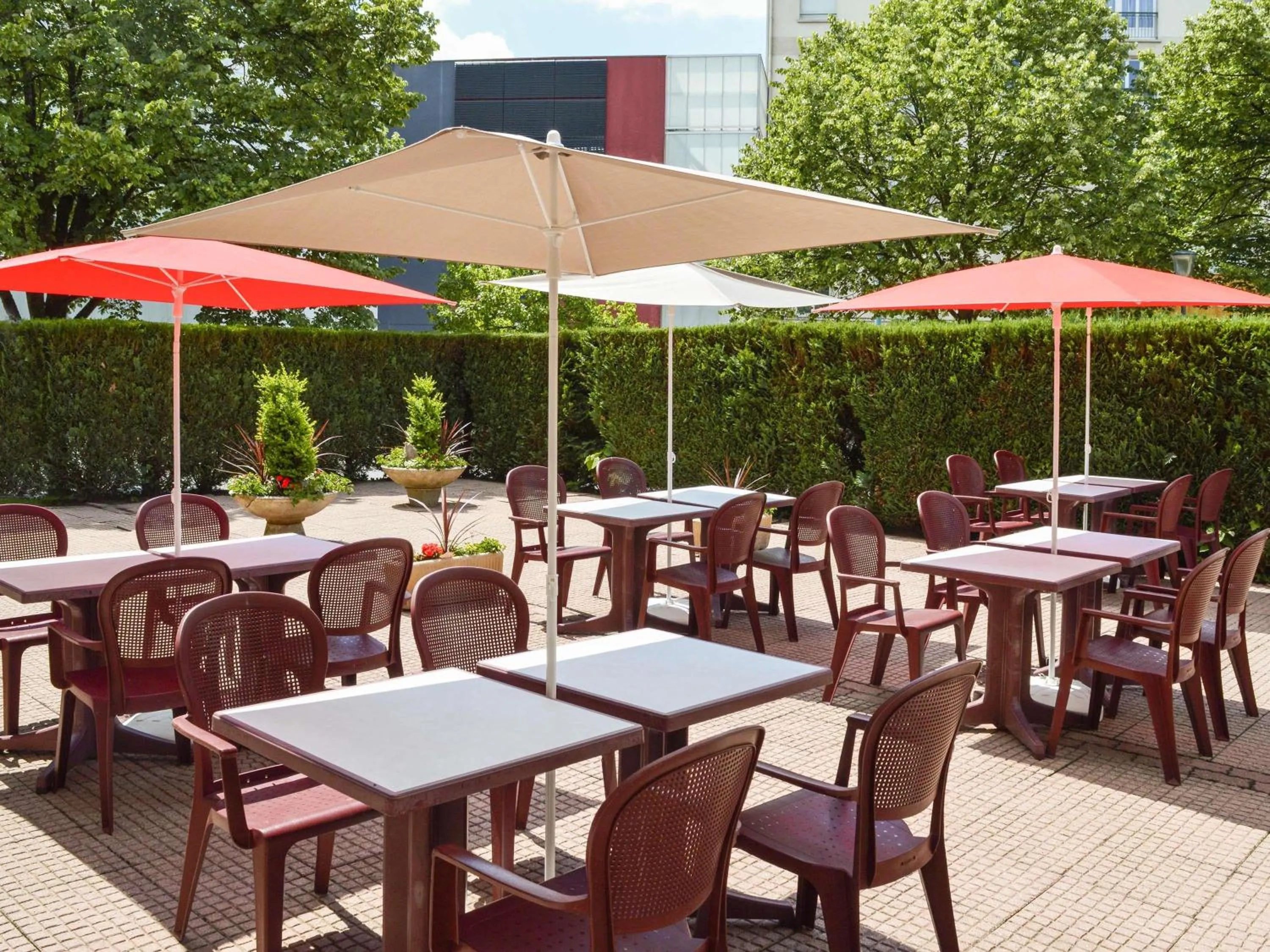 Lounge or bar in ibis Epinal Centre