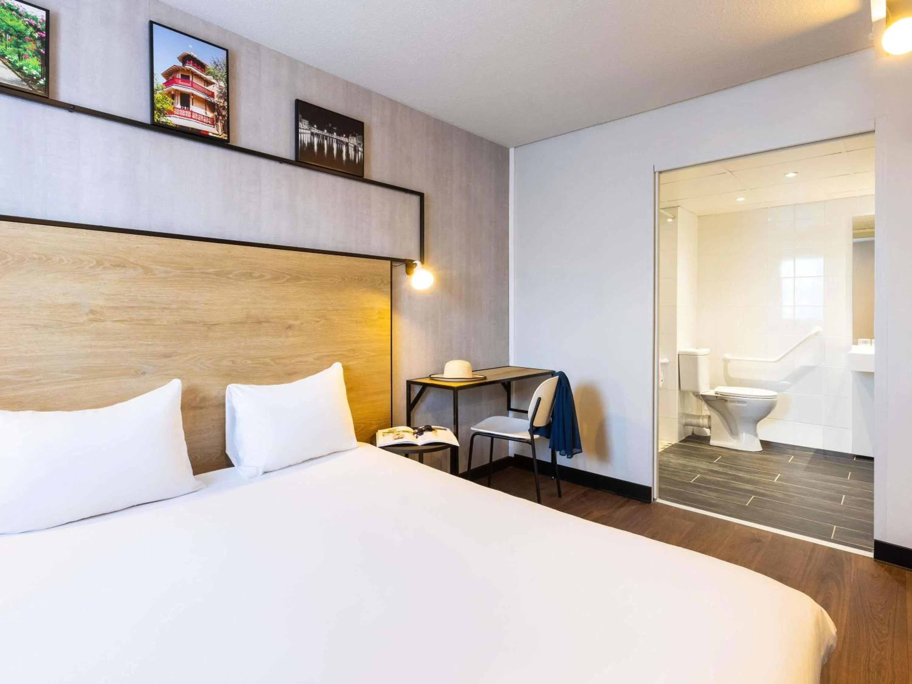 Bedroom, Bed in ibis Epinal Centre