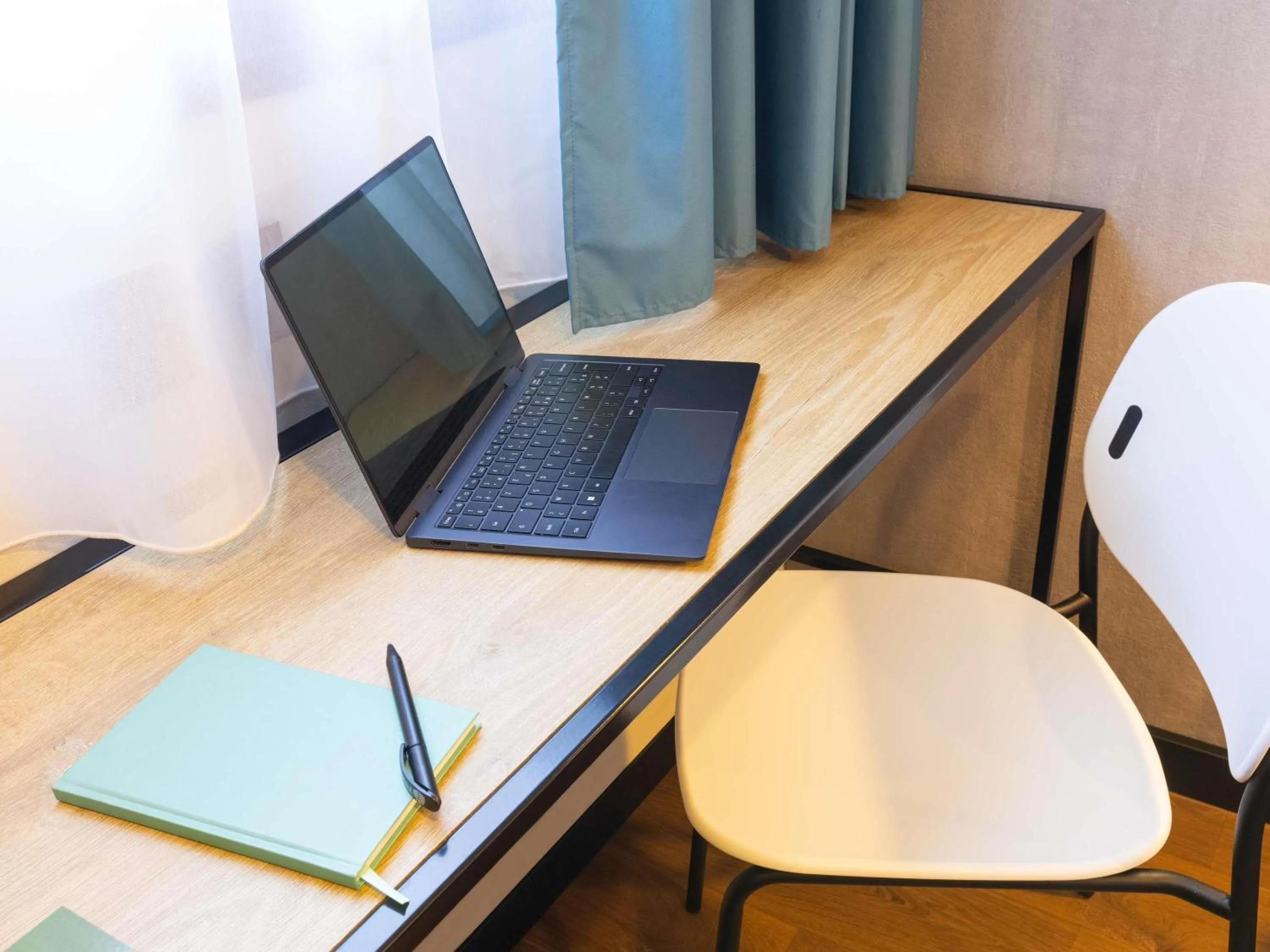 Bedroom in ibis Epinal Centre