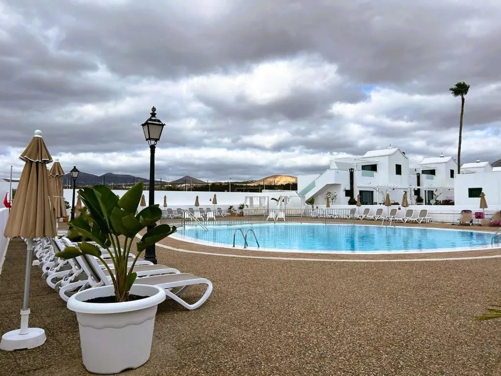 Swimming pool in Hyde Park Lane