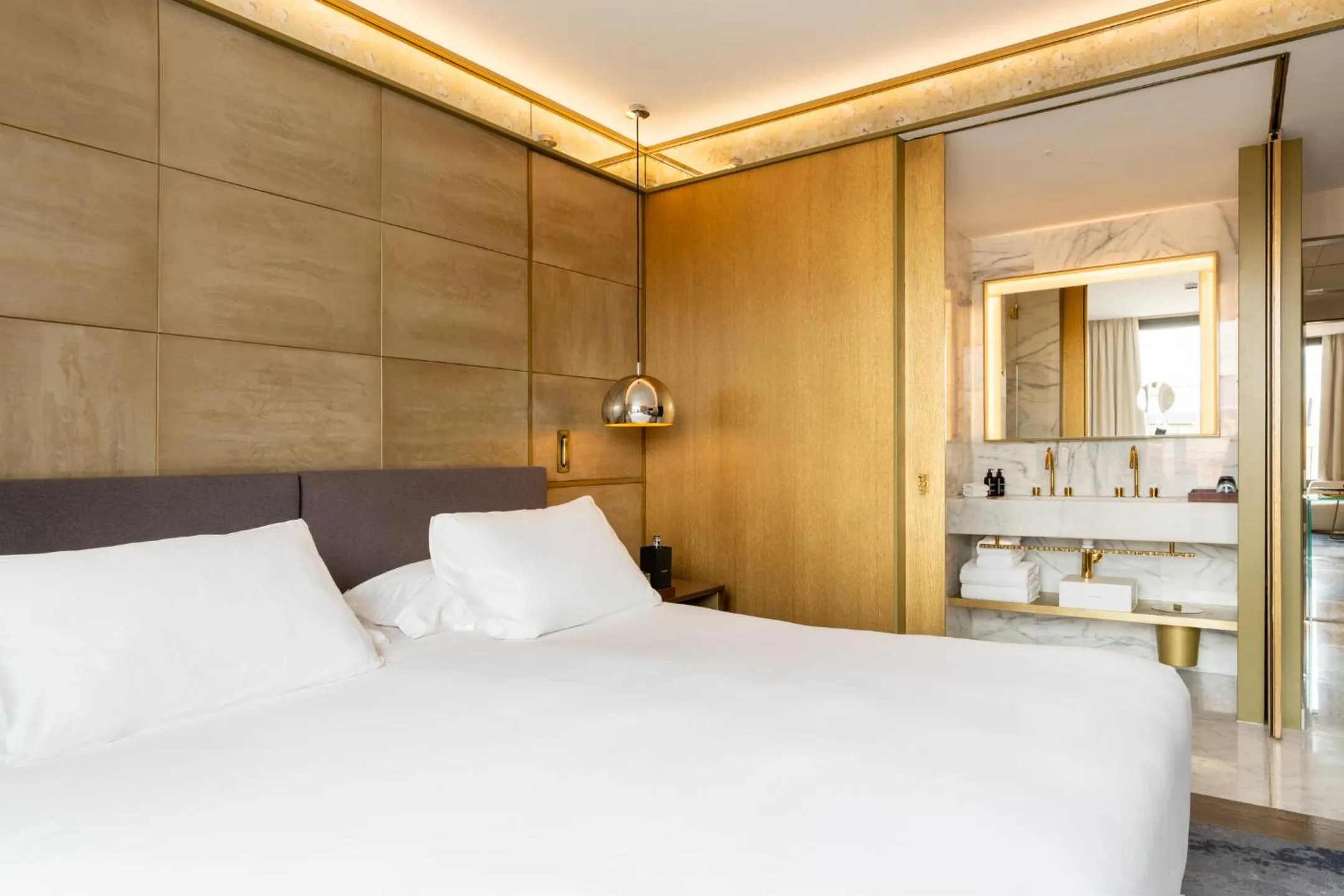 Bed in Almanac Barcelona