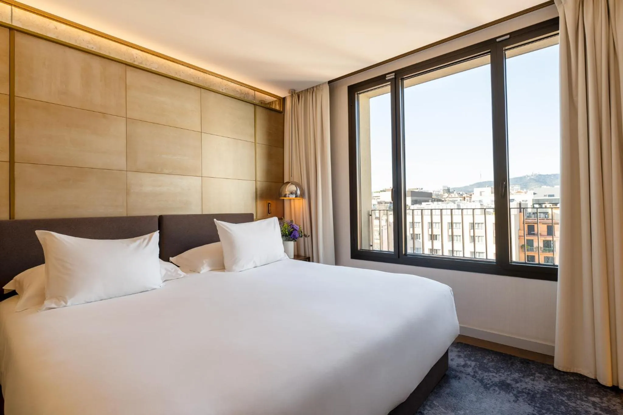 Bed in Almanac Barcelona