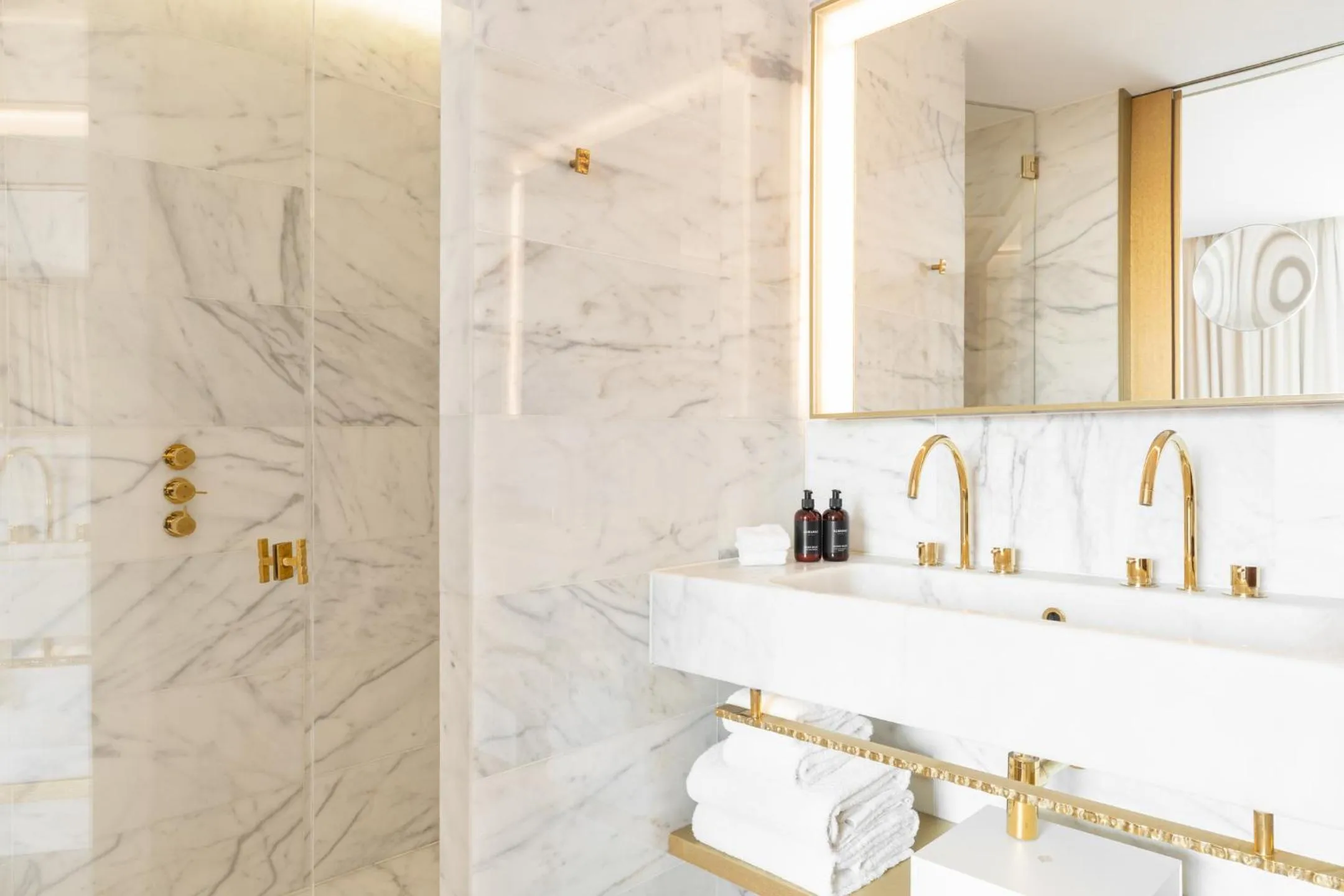 Shower in Almanac Barcelona