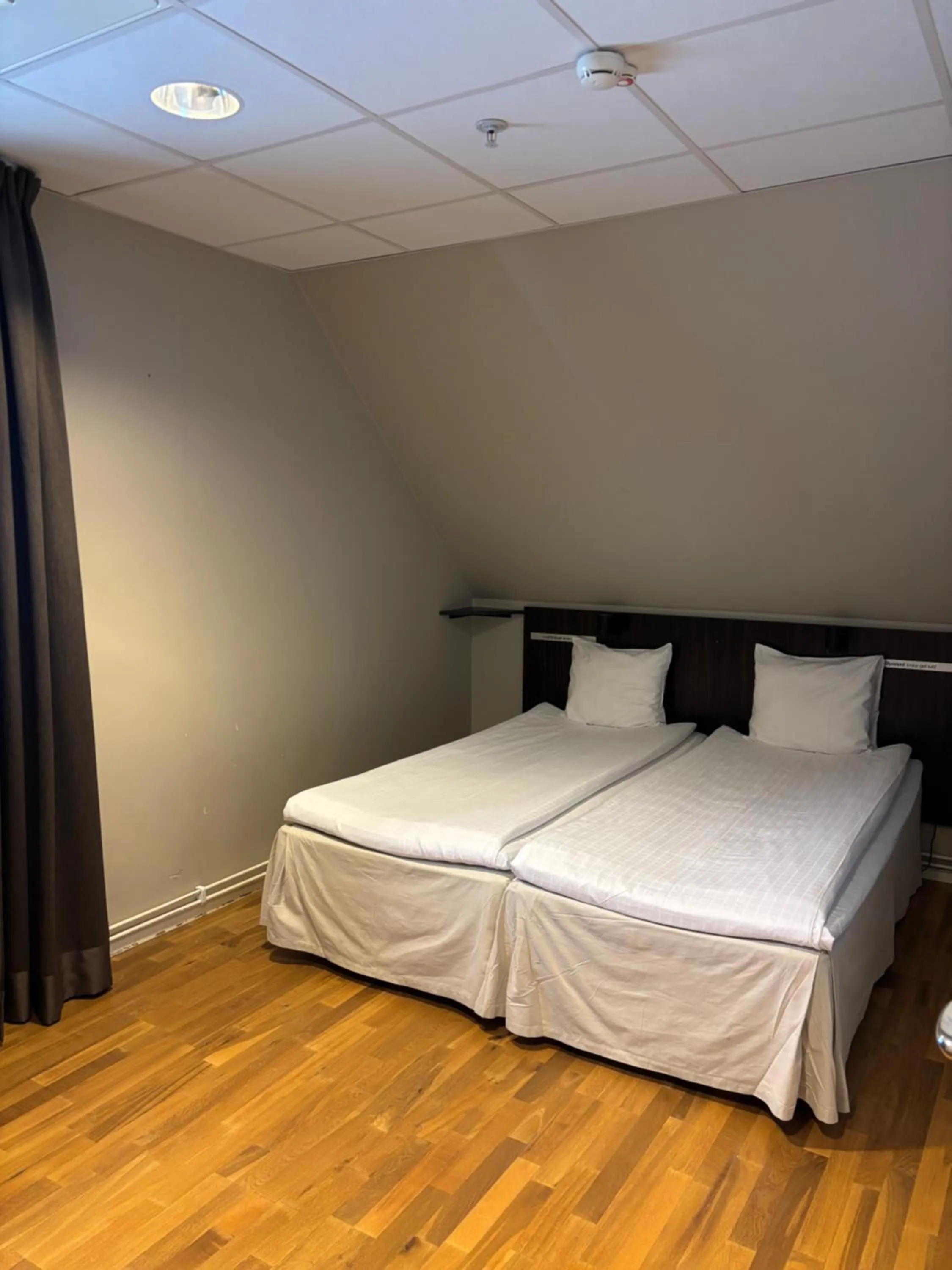 Bed in Hotell Fyrislund