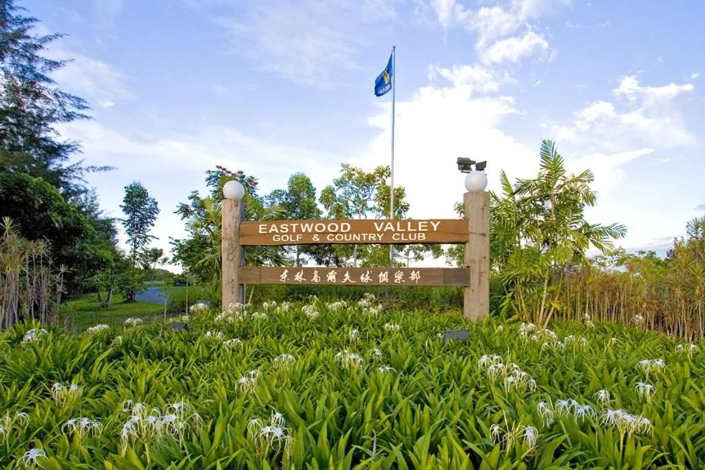Golfcourse in Eastwood Valley Golf & Country Club