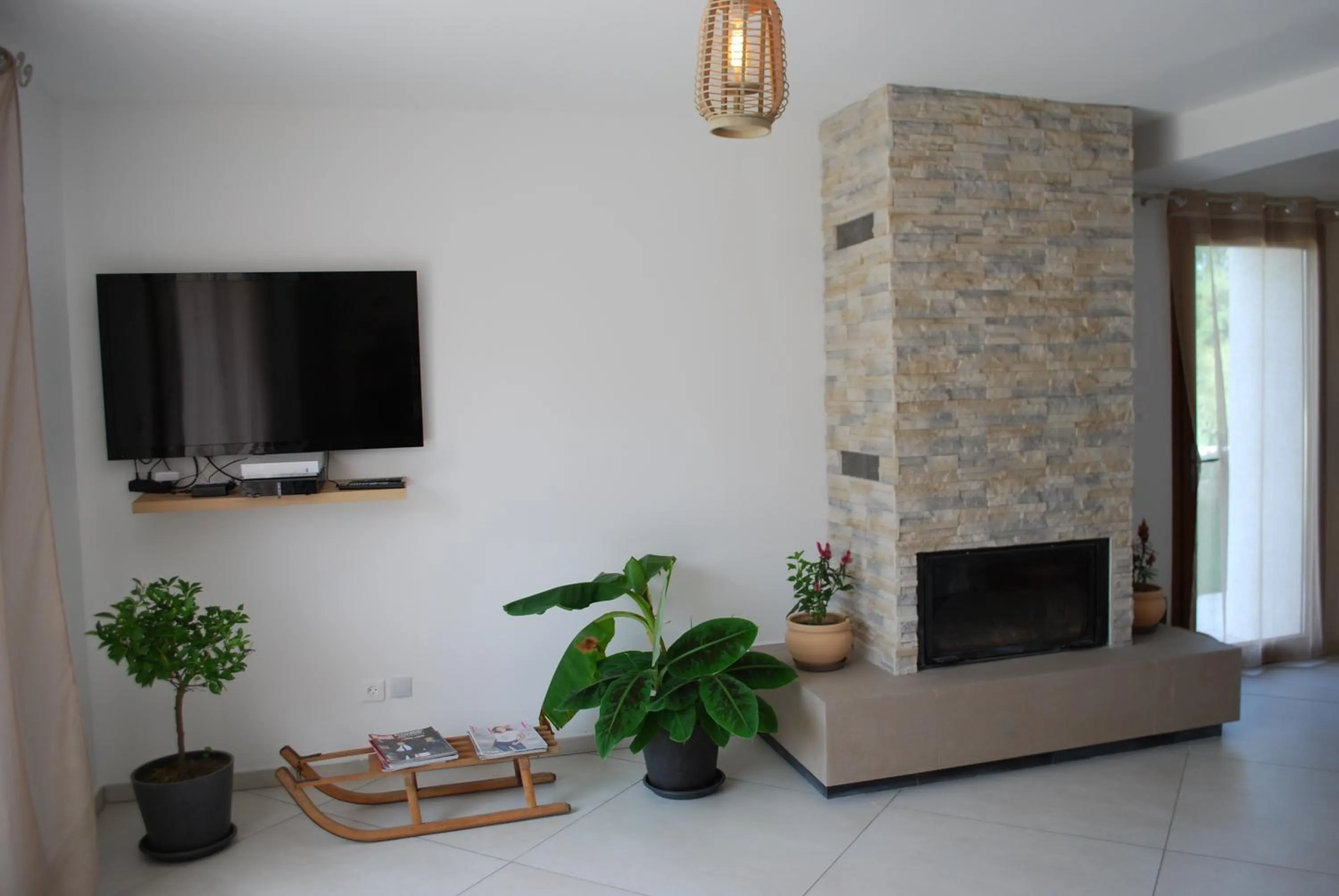 Communal lounge/ TV room in La ferme de Coron