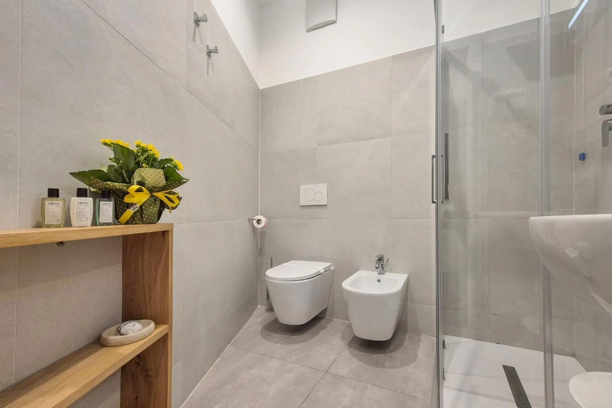 Shower in Hotel Augustus