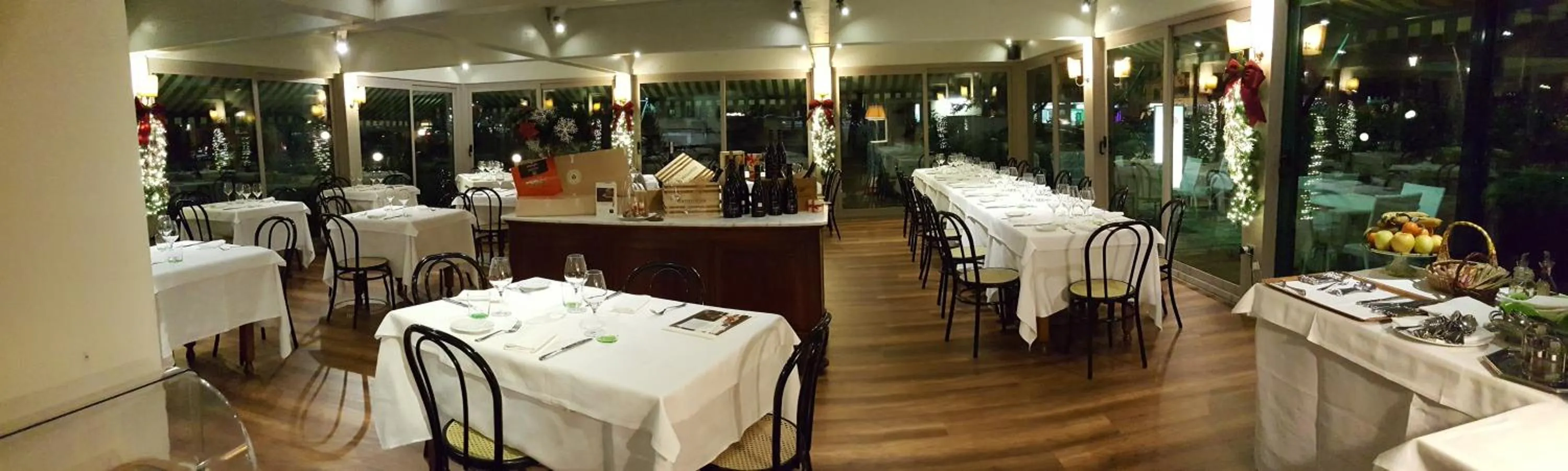 Restaurant/places to eat in Hotel Augustus