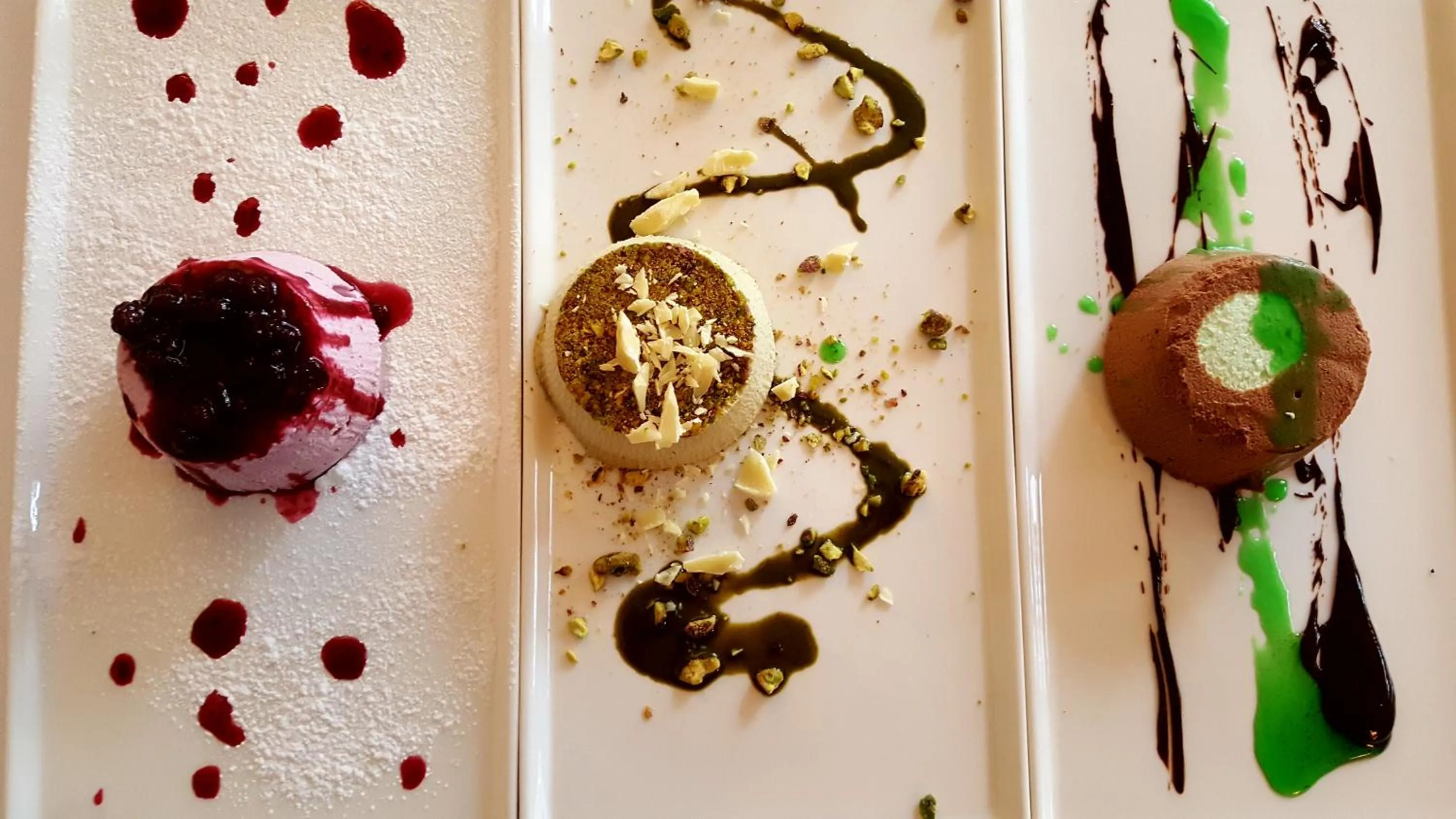 Restaurant/places to eat in Hotel Augustus