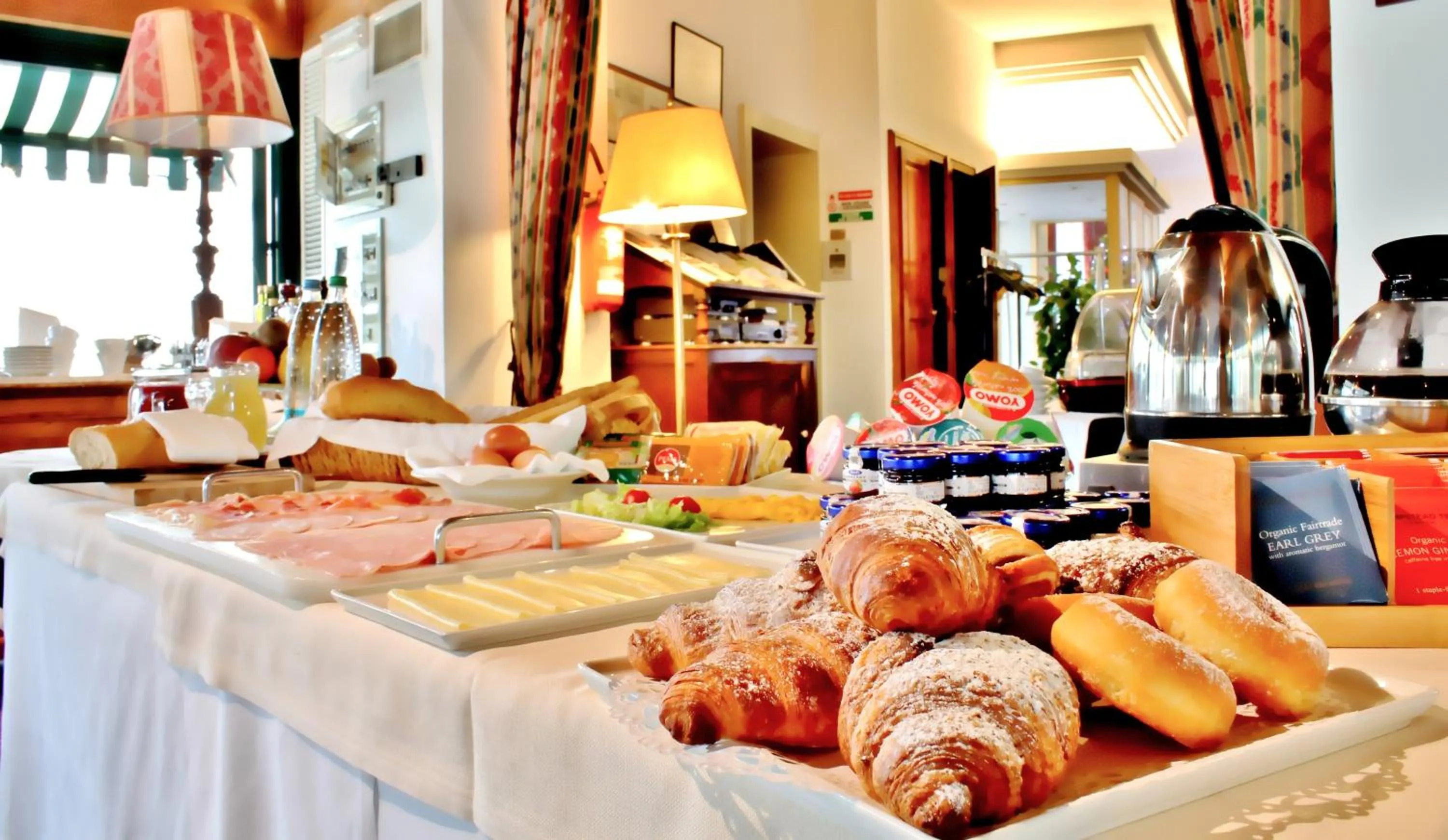 Restaurant/places to eat in Hotel Augustus