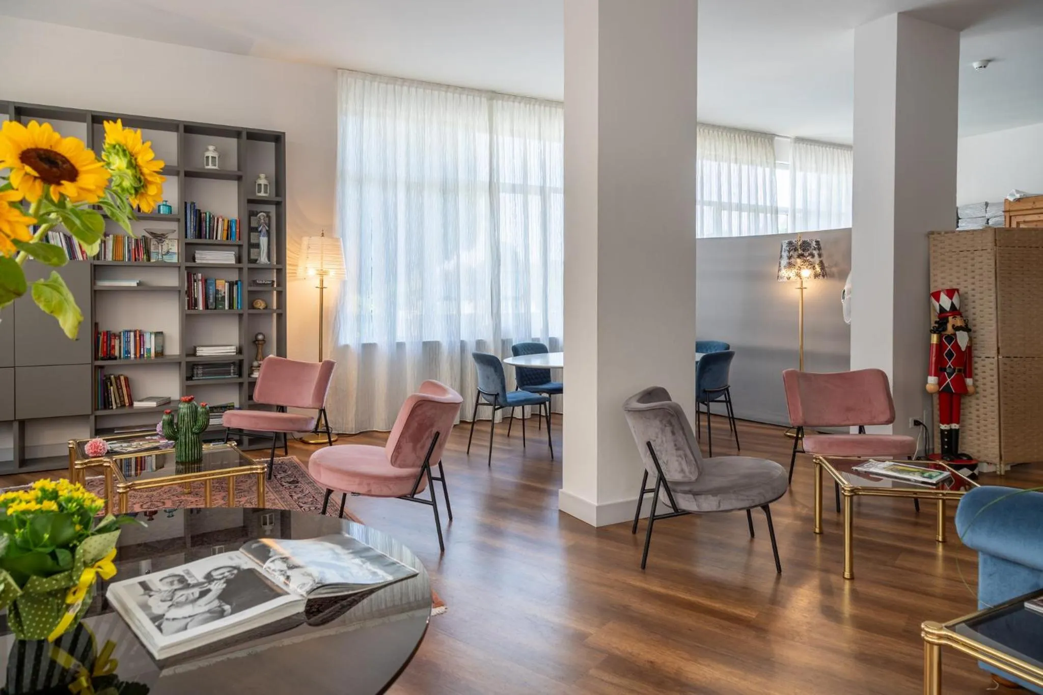 Communal lounge/ TV room in Hotel Augustus