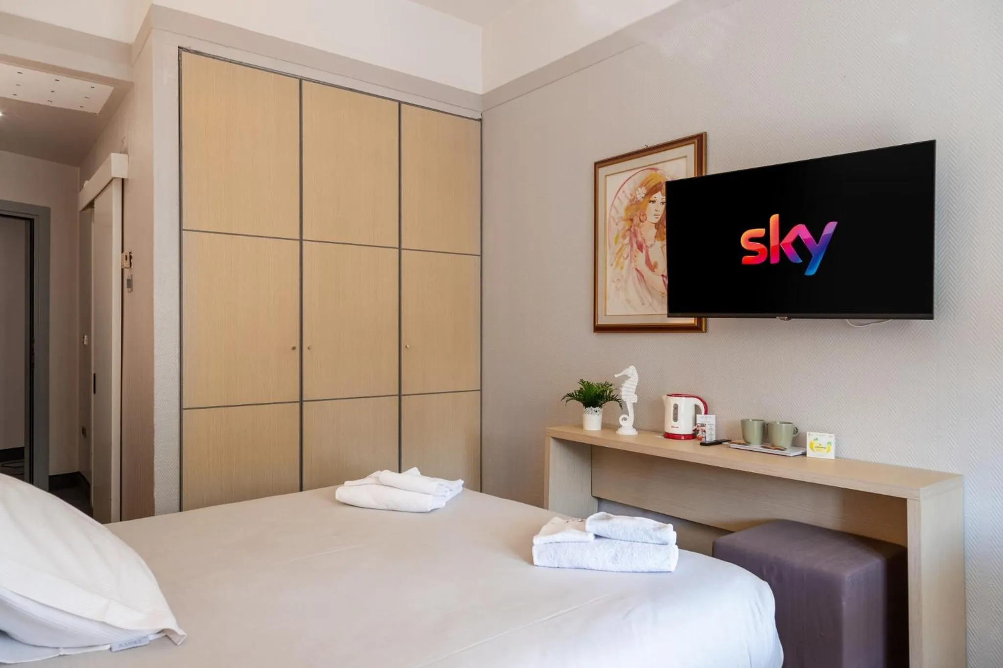 TV and multimedia, Bed in Hotel Augustus