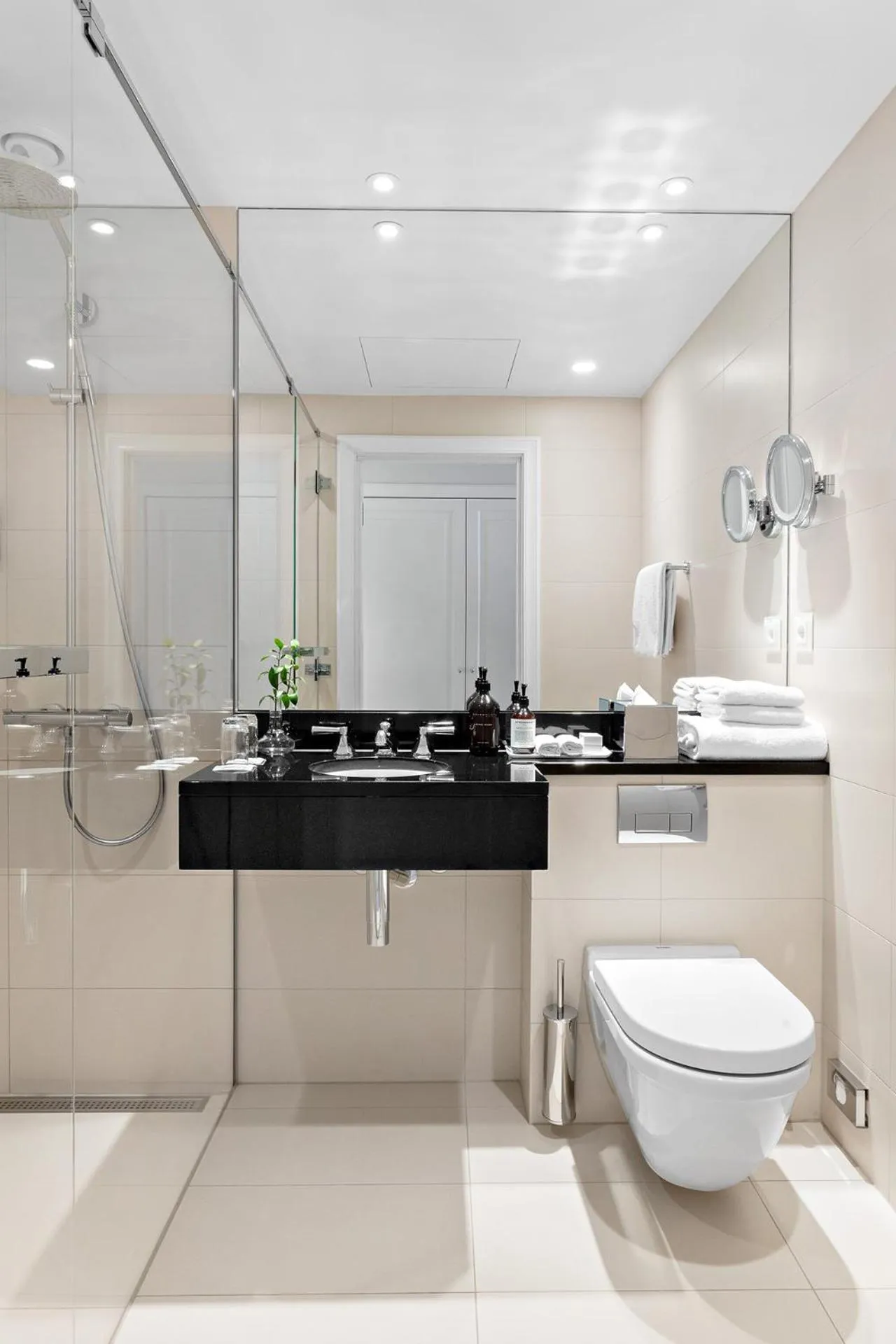 Shower in Hotel Continental