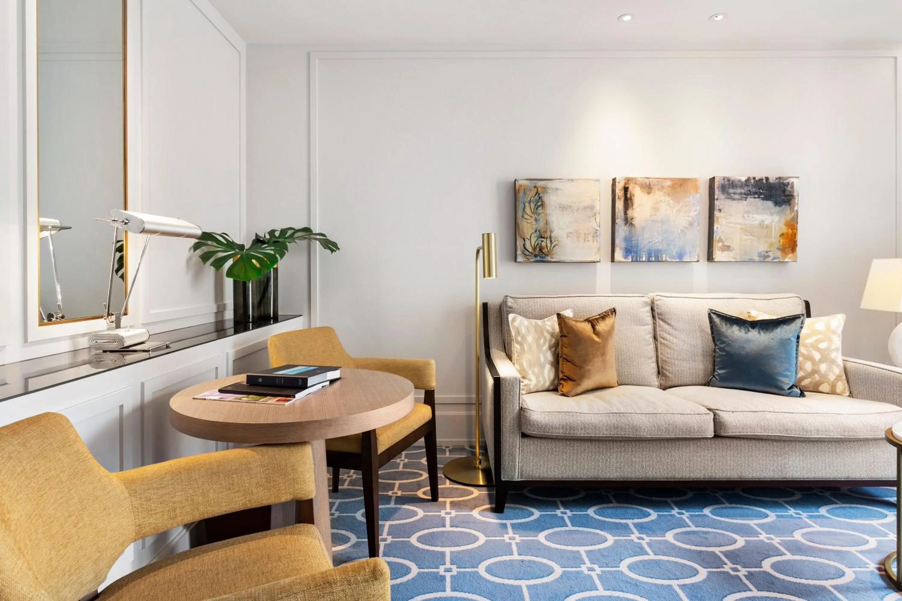 Seating area in Hotel Continental