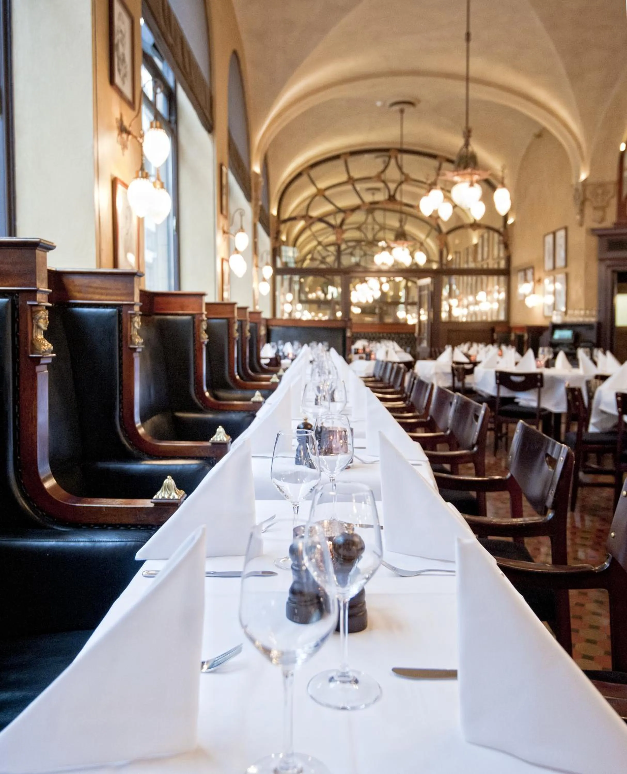 Restaurant/places to eat in Hotel Continental