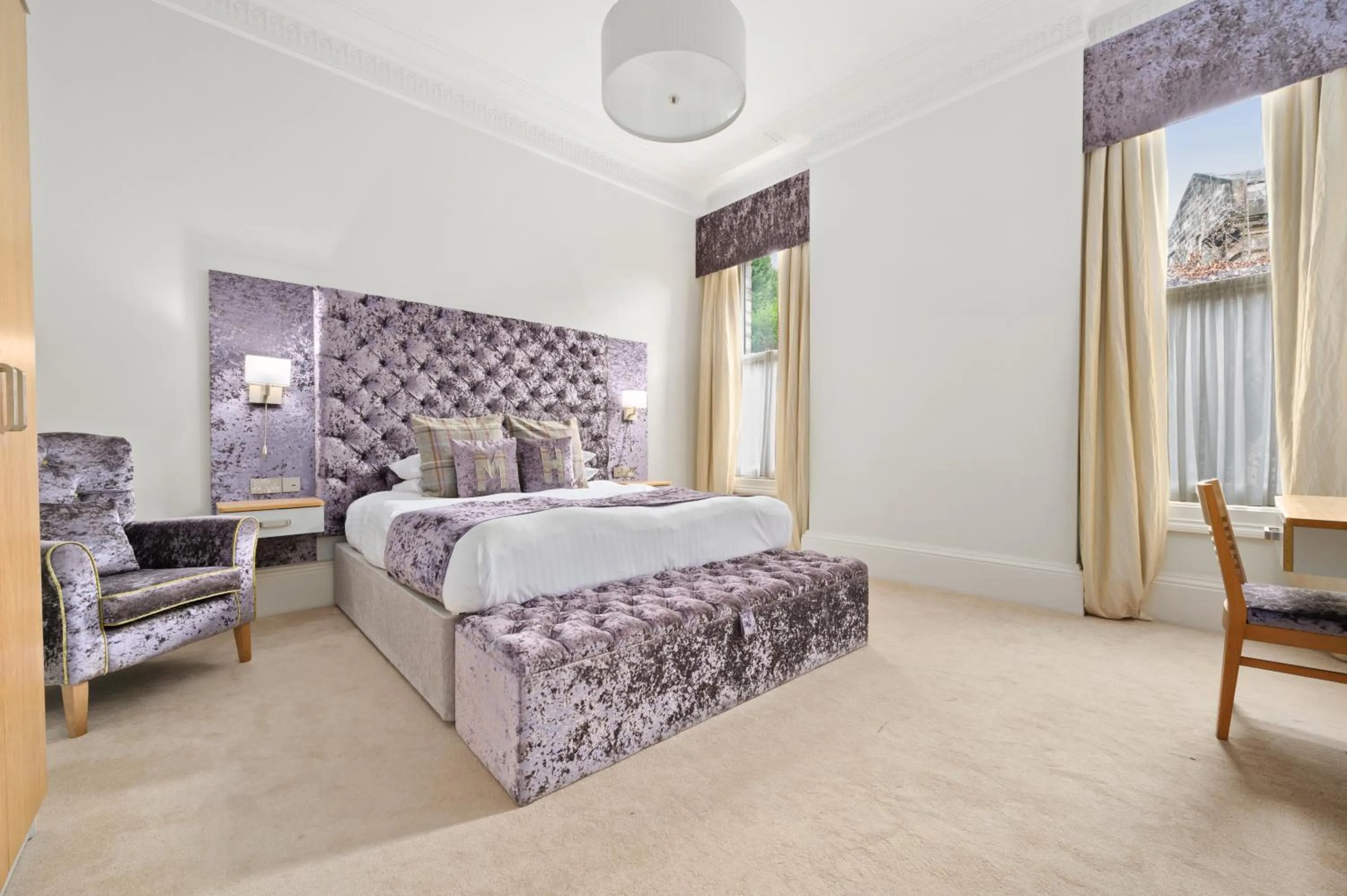 Bed in White Hart Hotel & Apartments