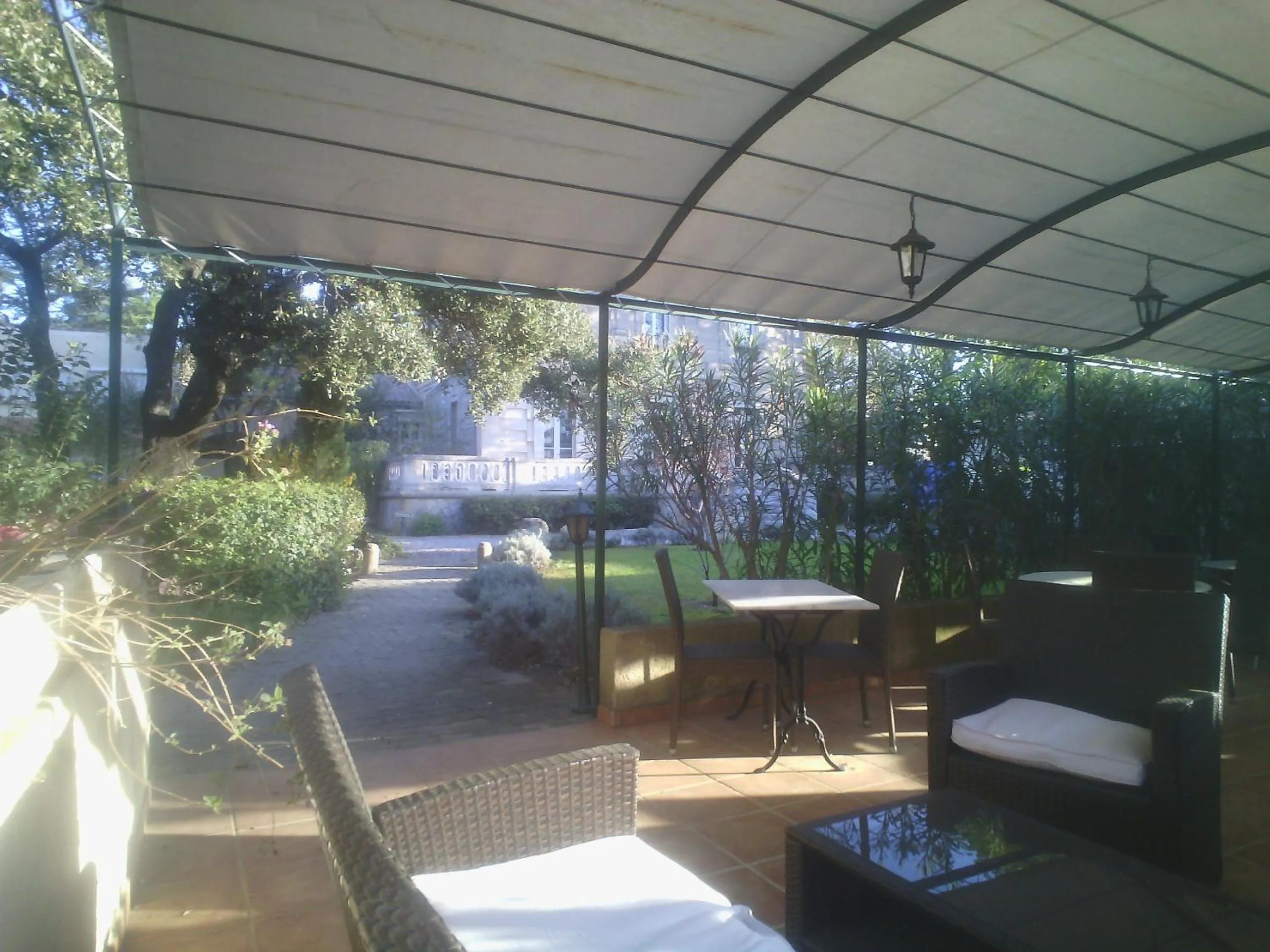 Patio in Logis Hôtel - Restaurant Résidence Les Cèdres