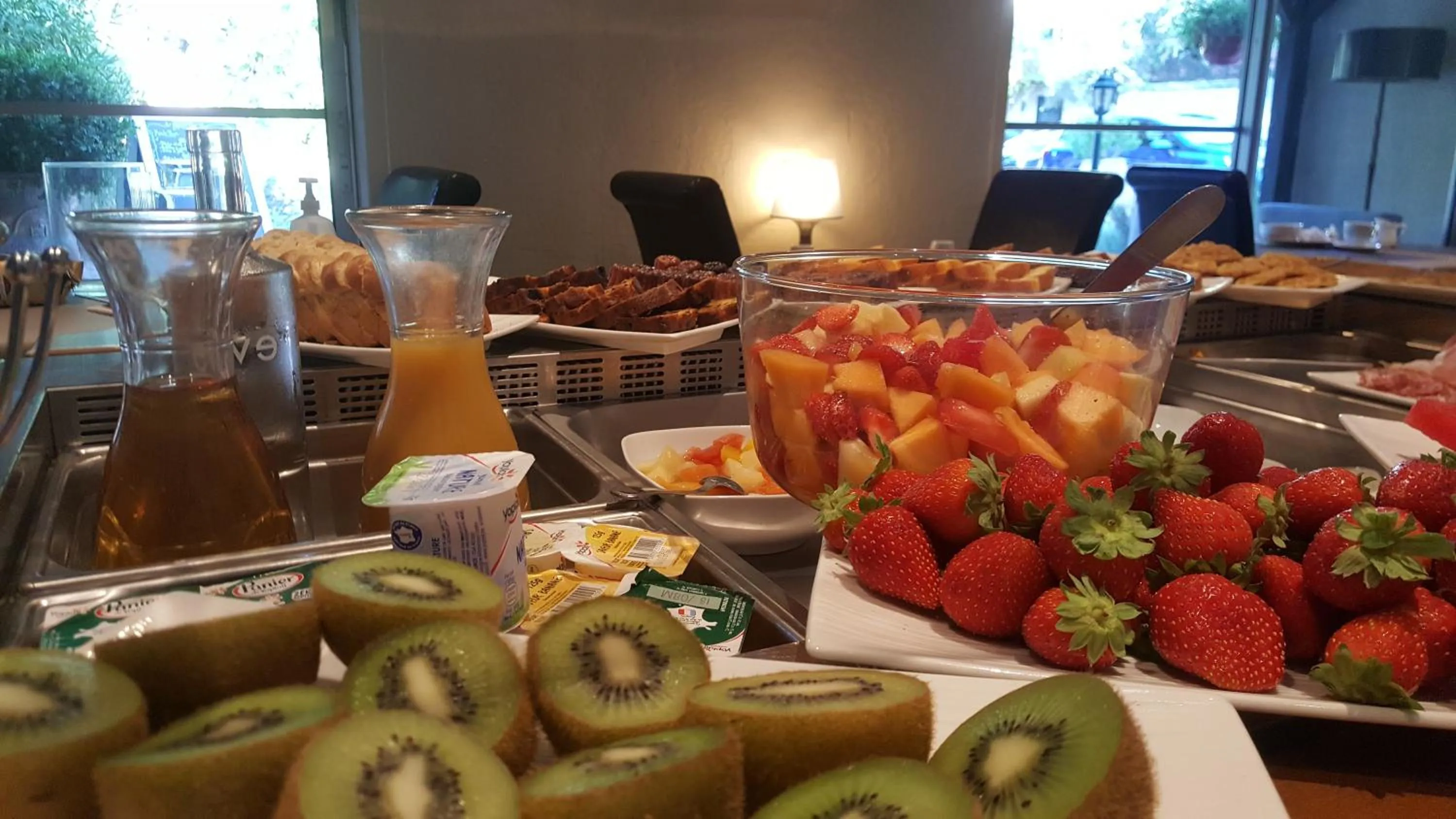 Buffet breakfast in Logis Hôtel - Restaurant Résidence Les Cèdres