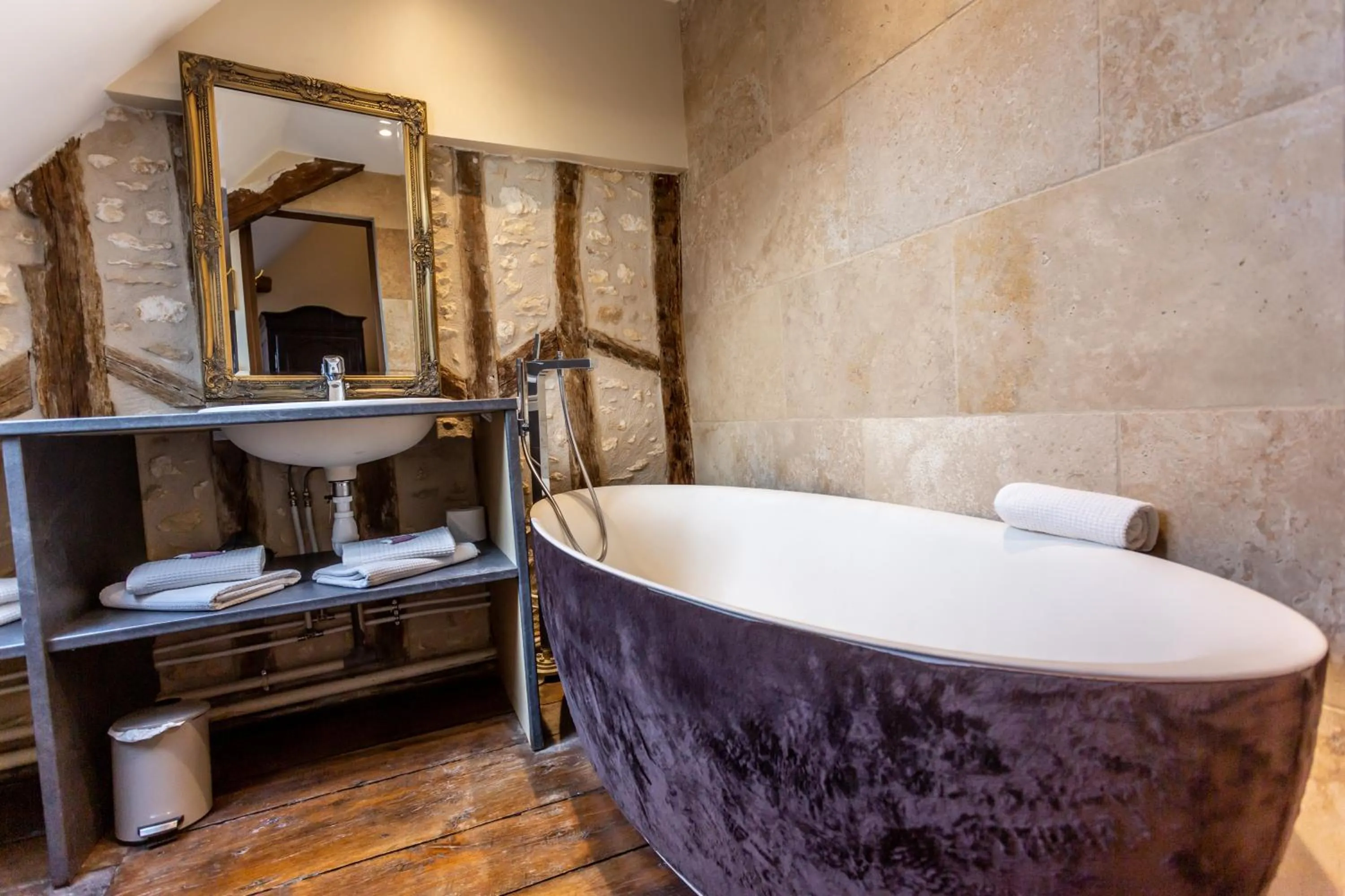 Bath in La Maison d'Aristide - Jacques Cœur - Panette Collection