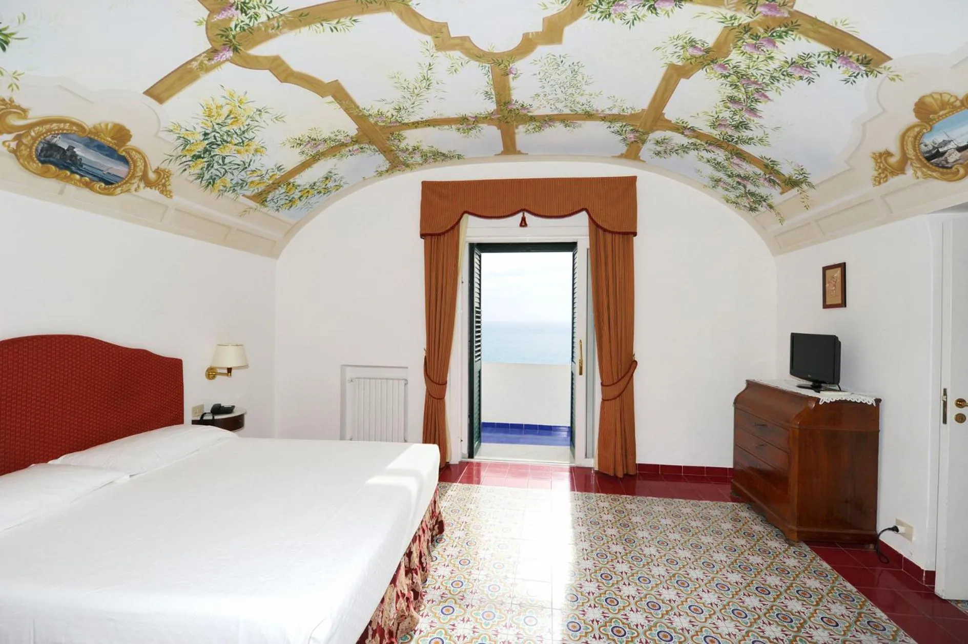 Photo of the whole room, Bed in Hotel Luna Convento