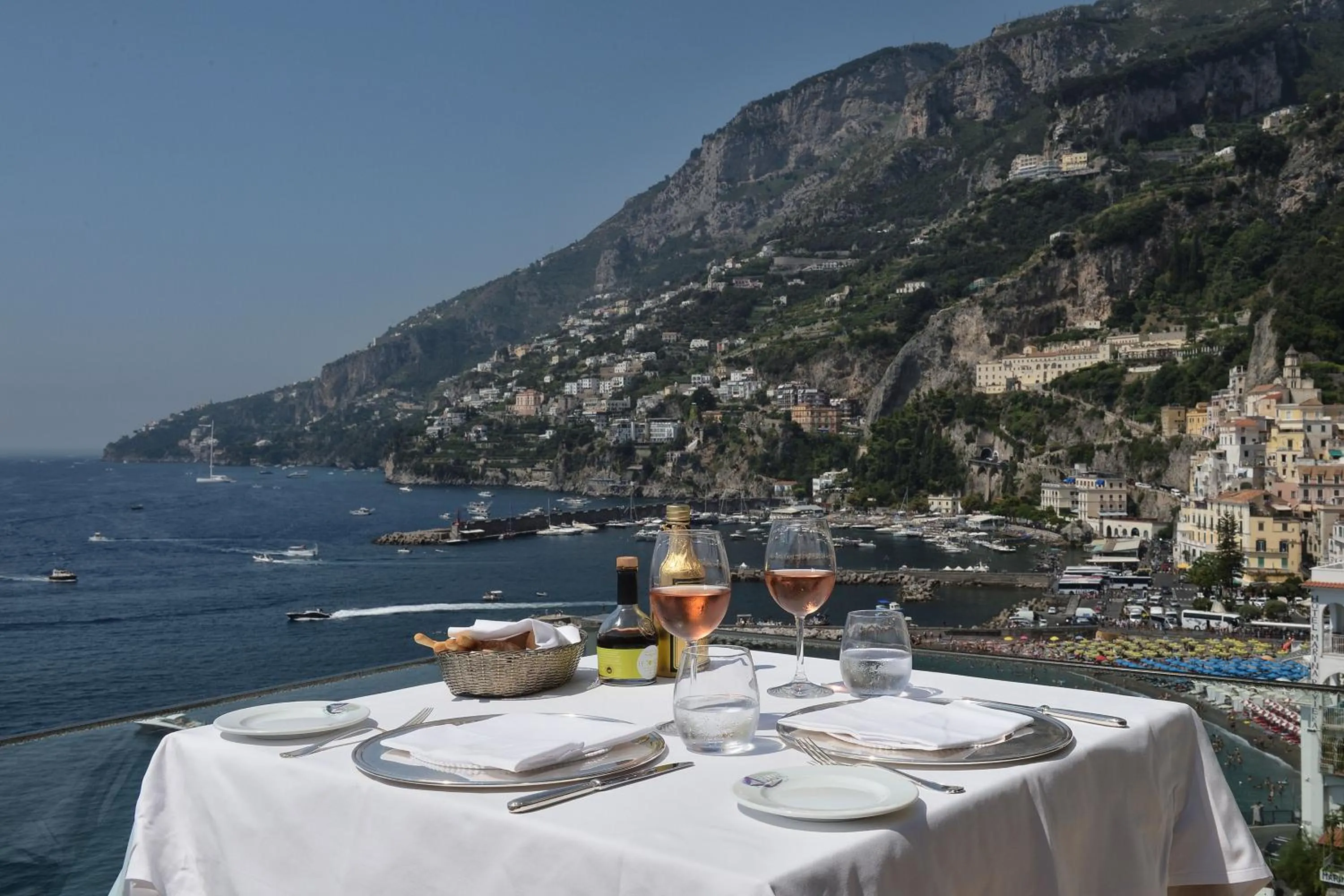 Restaurant/places to eat in Hotel Luna Convento