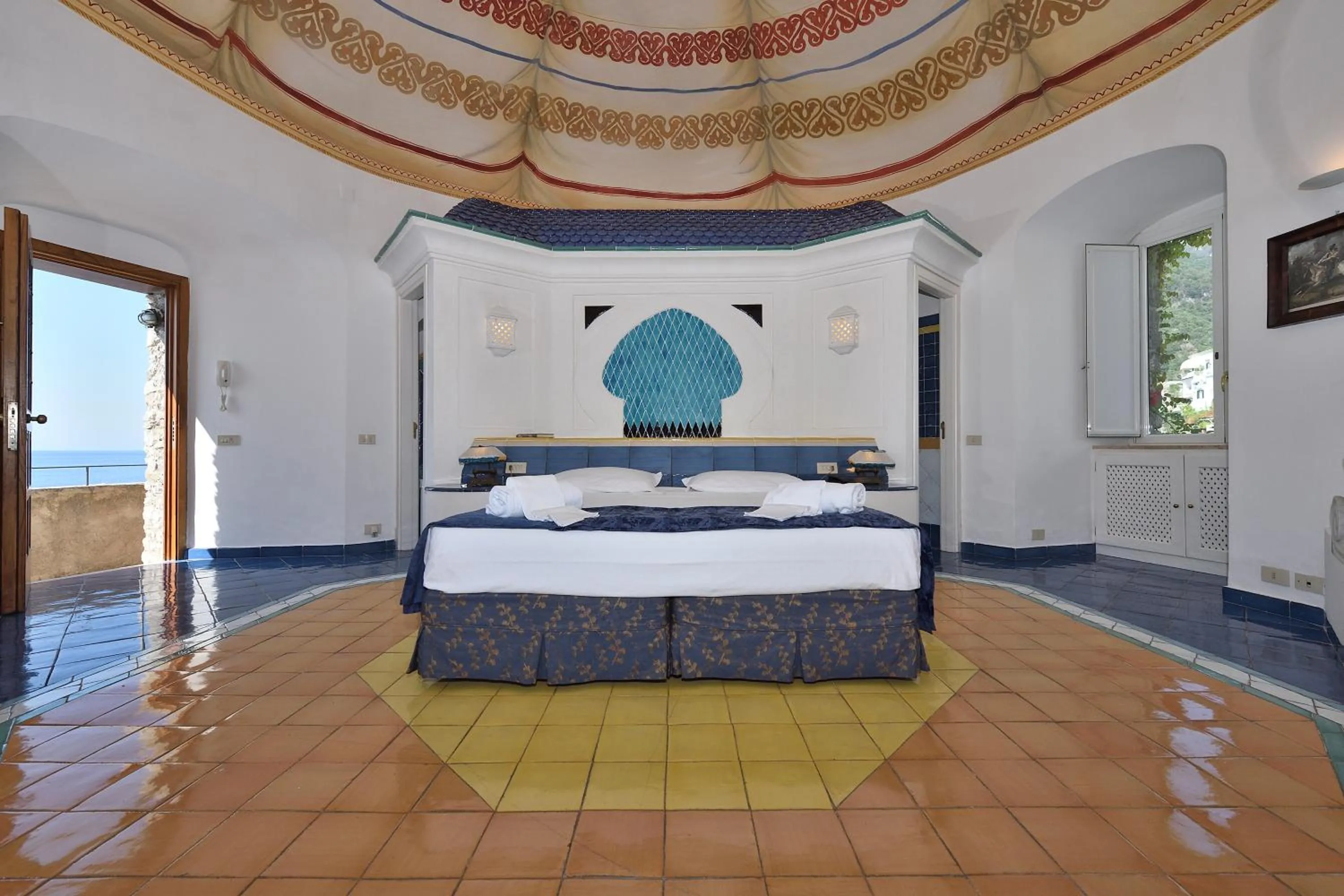 Photo of the whole room, Bed in Hotel Luna Convento