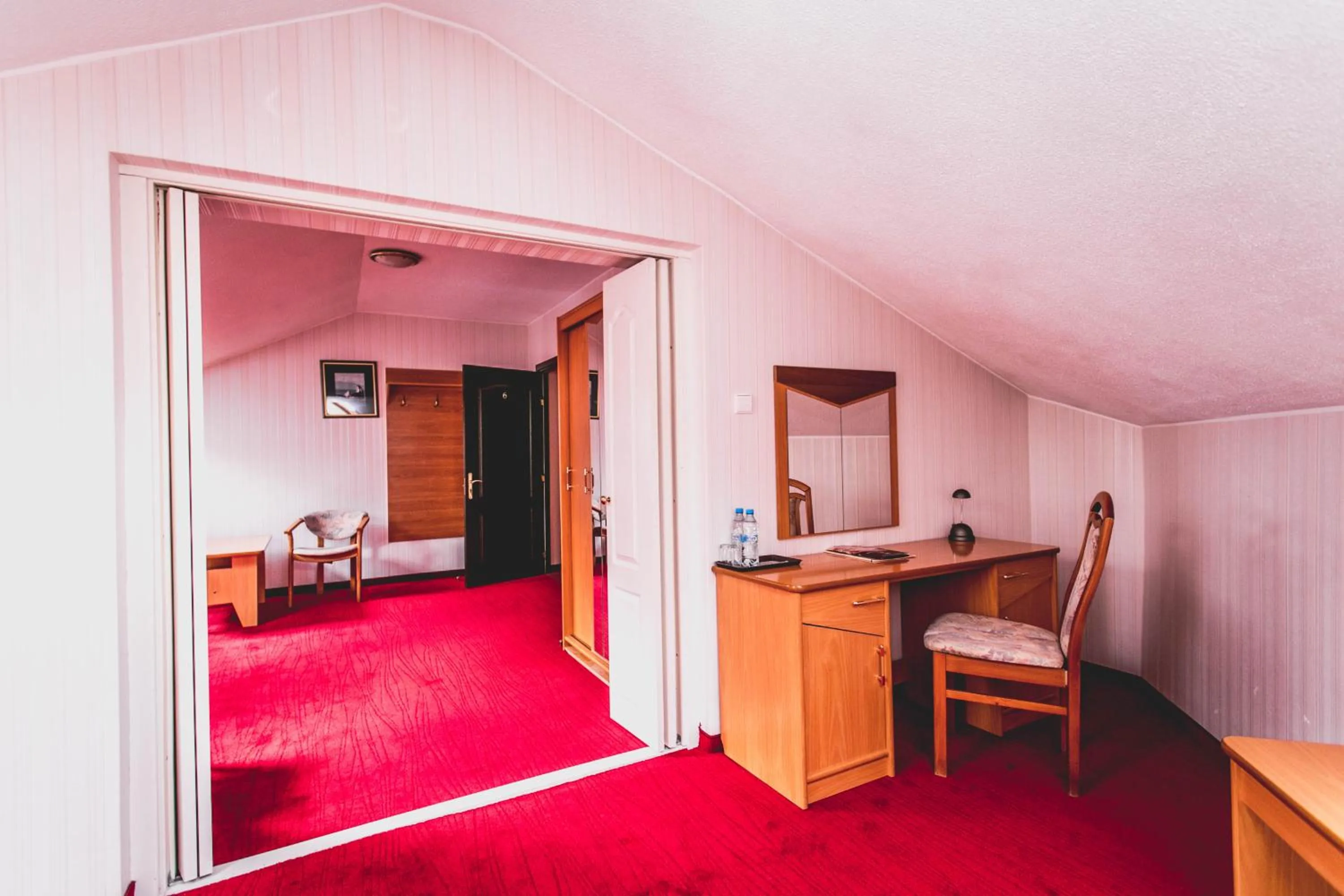 Photo of the whole room in Hotel Twins