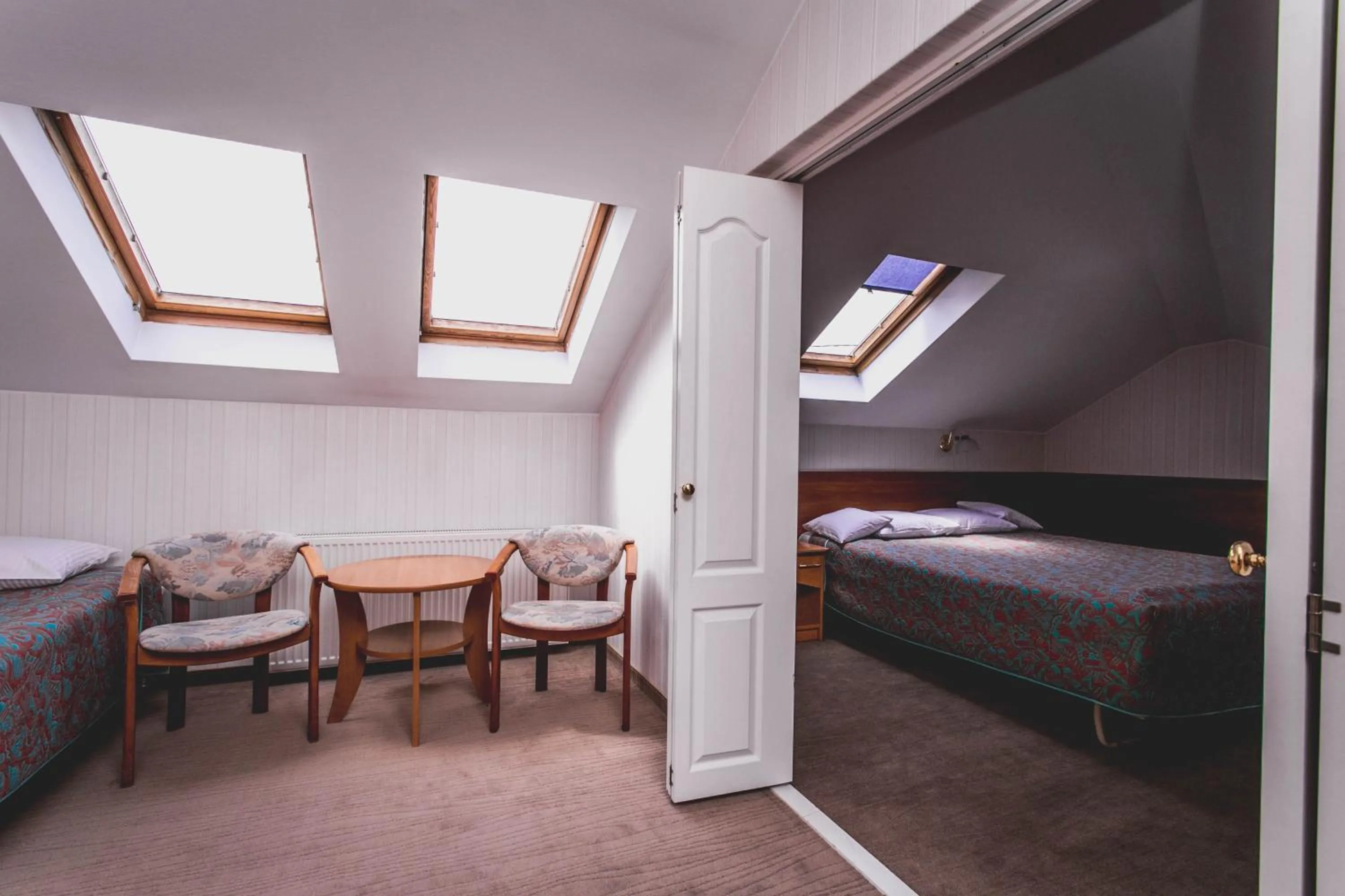 Photo of the whole room, Bed in Hotel Twins