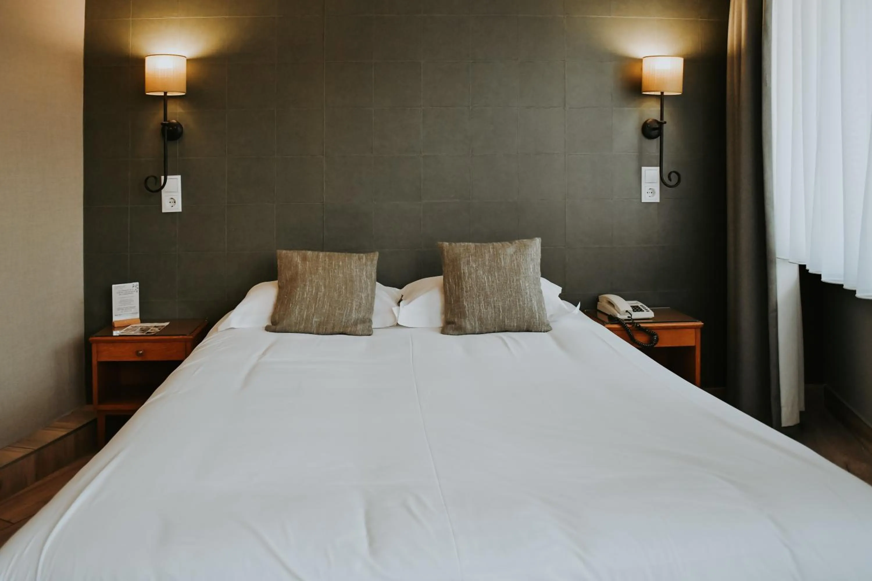 Photo of the whole room, Bed in Auberge De La Gaichel