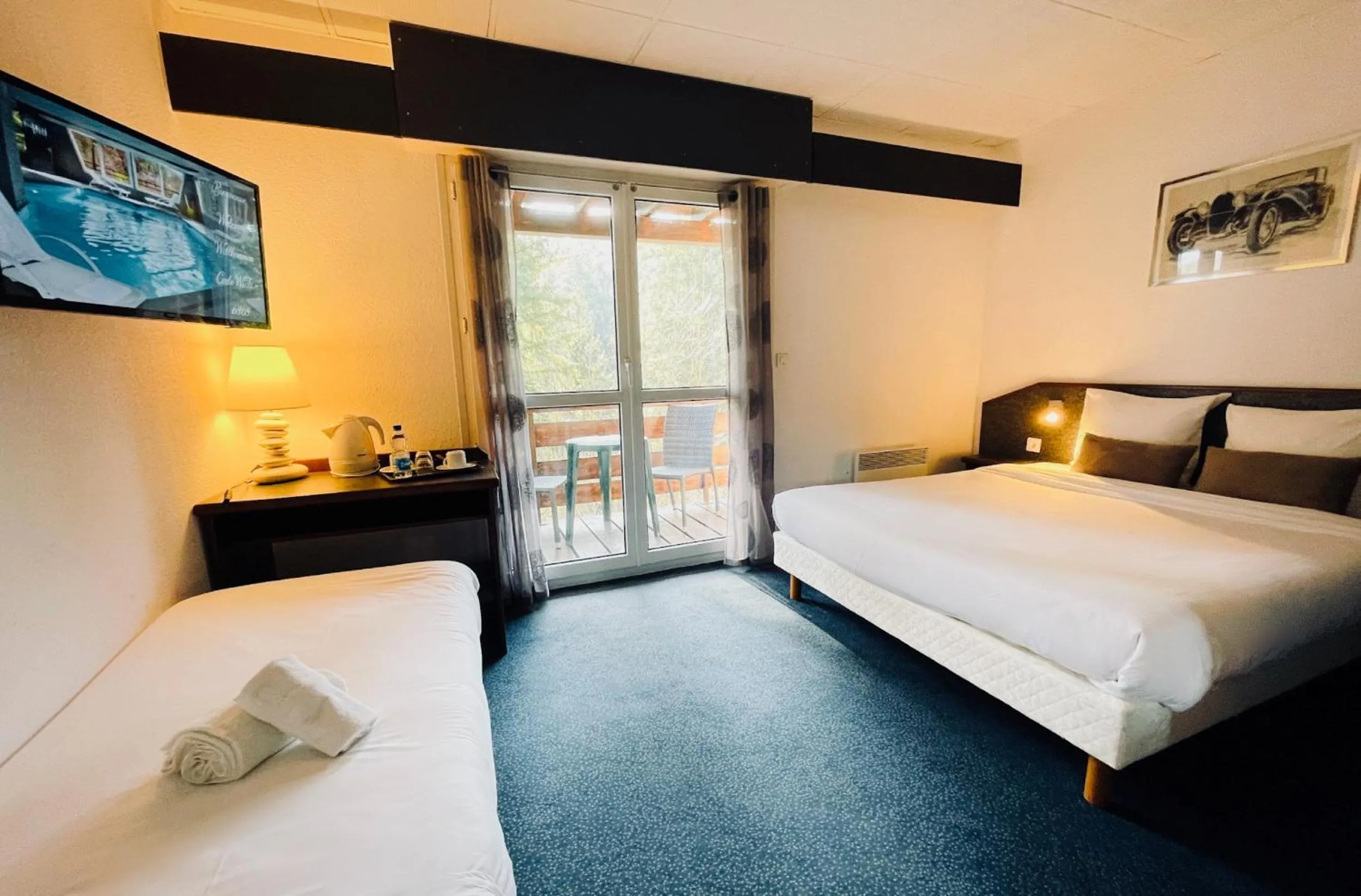 Bedroom, Bed in Hôtel Restaurant La Vallée Noble, proche Eguisheim Colmar