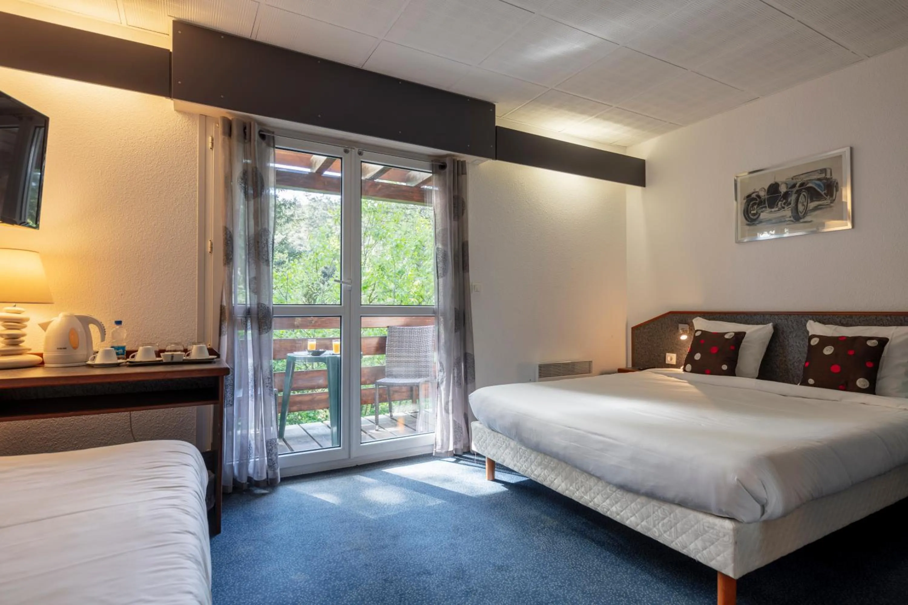 Bedroom, Bed in Hôtel Restaurant La Vallée Noble, proche Eguisheim Colmar