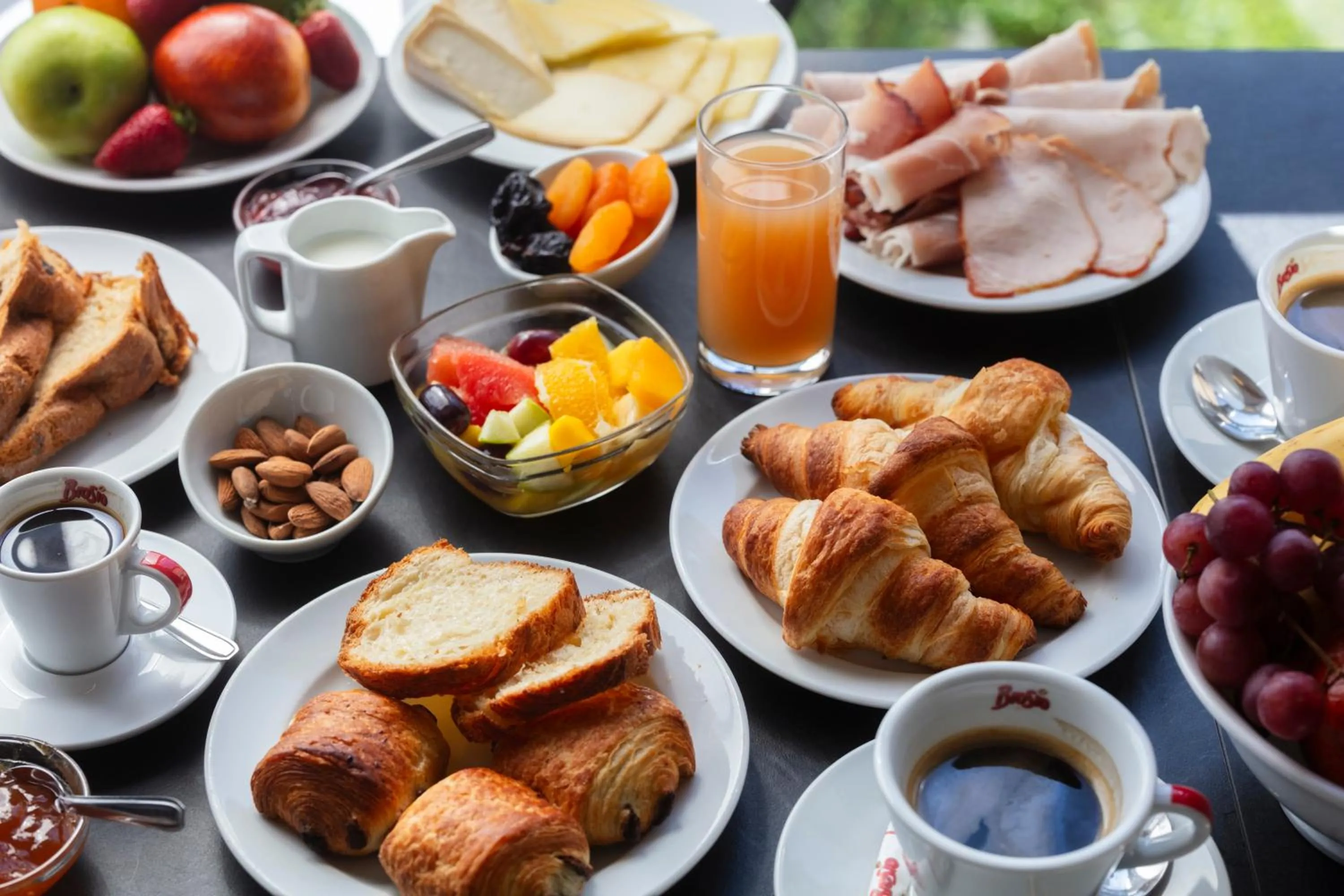 Breakfast in Hôtel Restaurant La Vallée Noble, proche Eguisheim Colmar