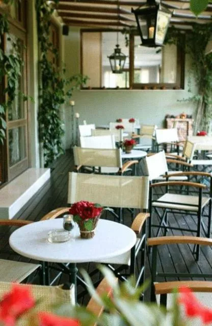 Restaurant/places to eat in Hotel Antonios