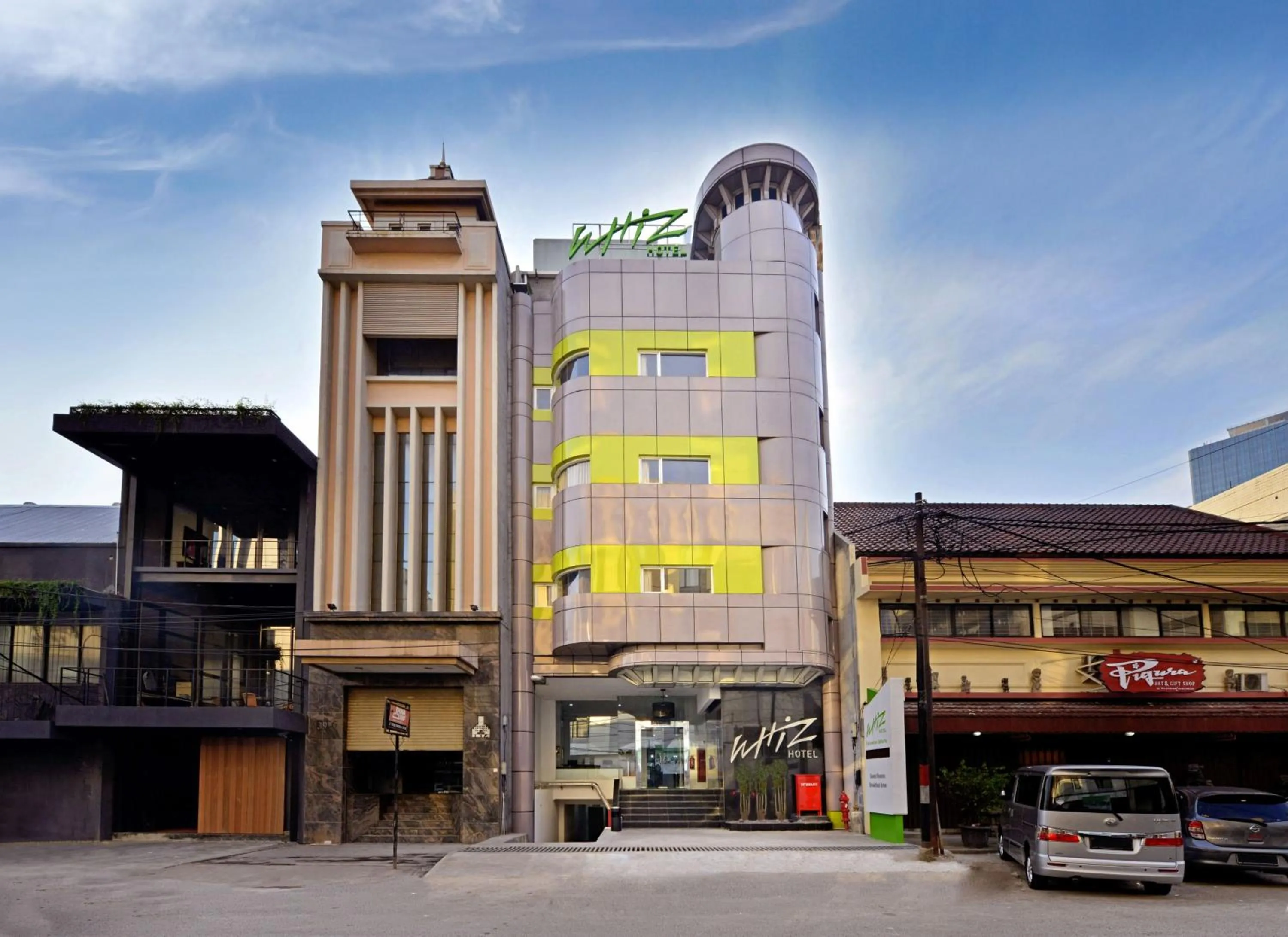 Facade/entrance in Whiz Hotel Falatehan Jakarta