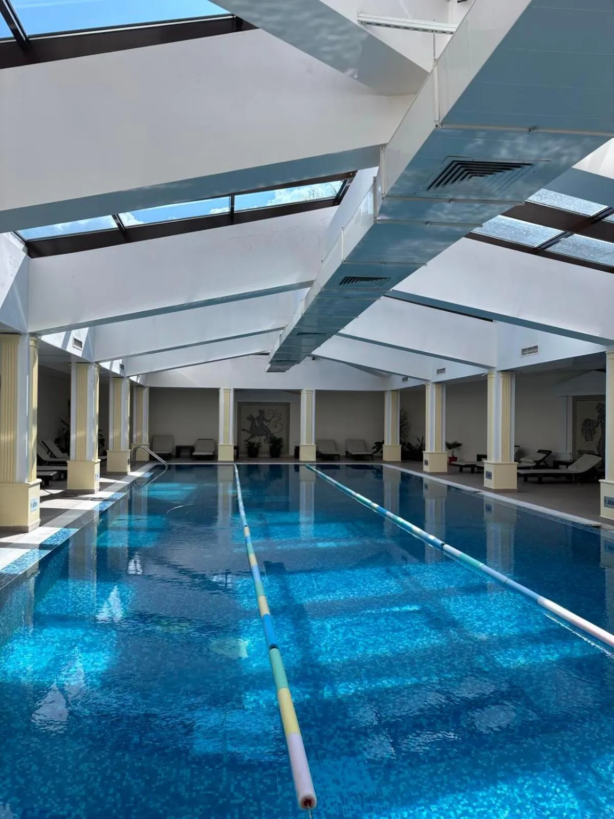 Swimming pool in Parklands Hotel & Pool