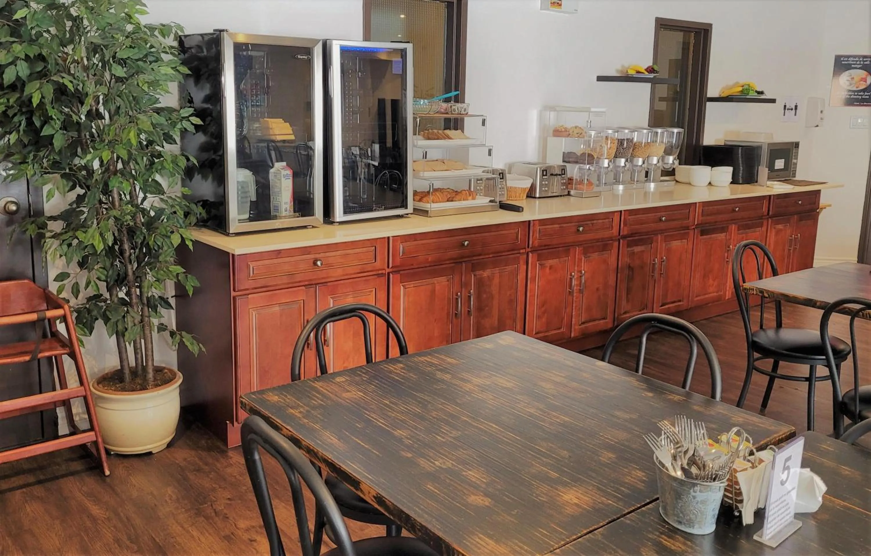 Breakfast in Hotel et Motel Le Chateauguay