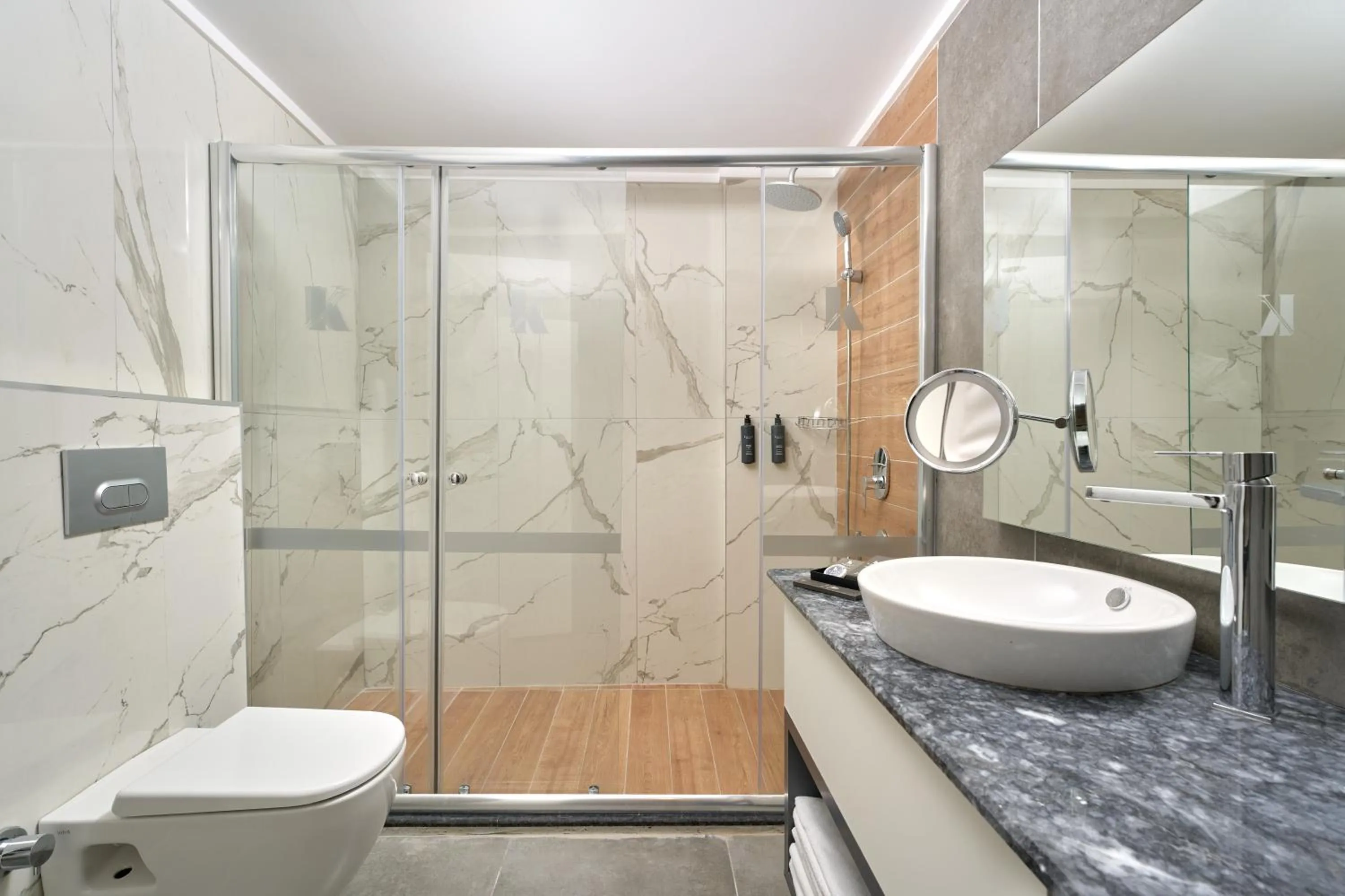 Shower in Kaila Krizantem Hotel