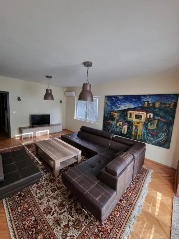 Communal lounge/ TV room in Apartments Grande House