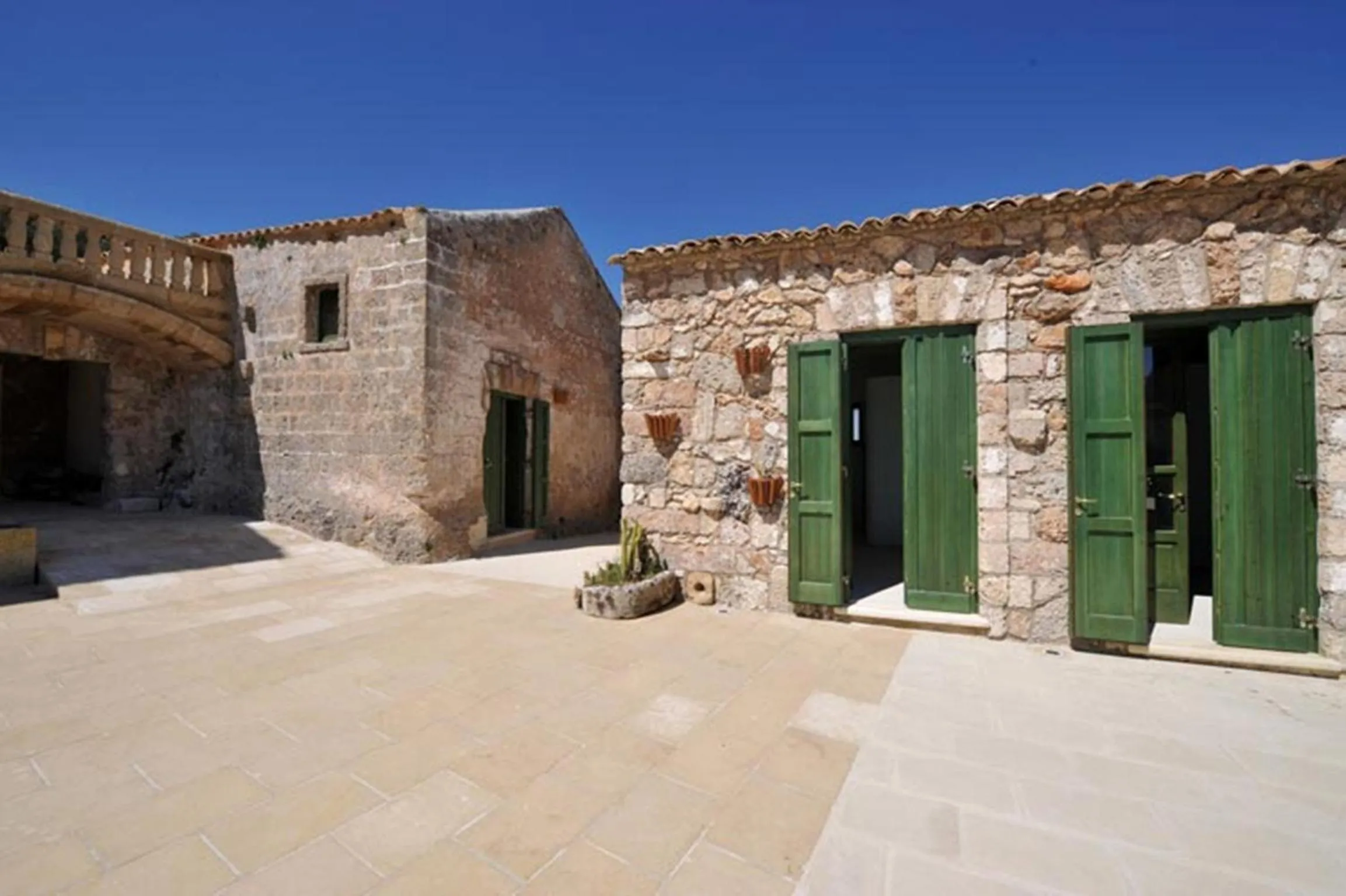 Property building in Masseria Pizzofalcone