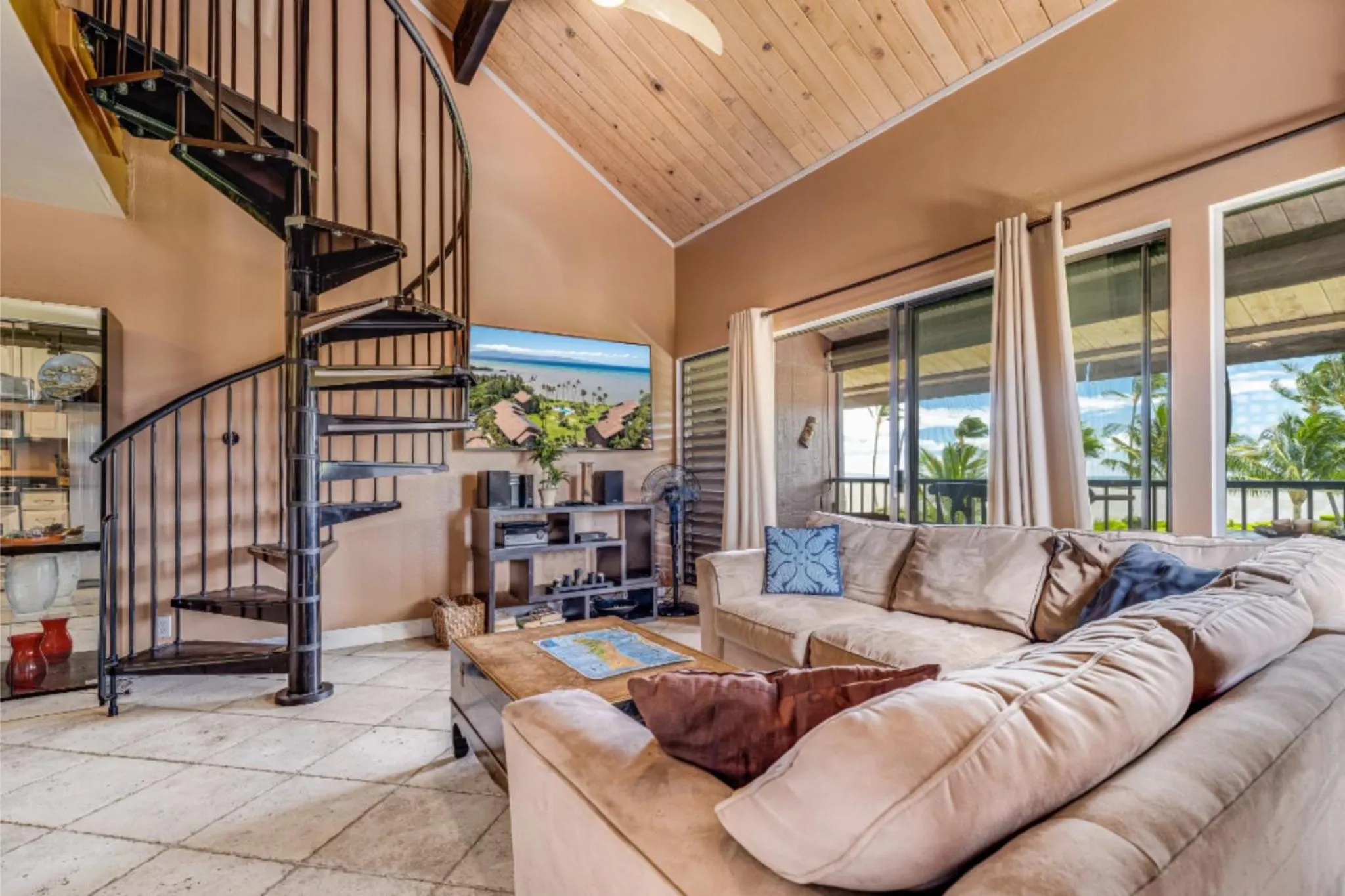 Living room in Castle at Moloka'i Shores