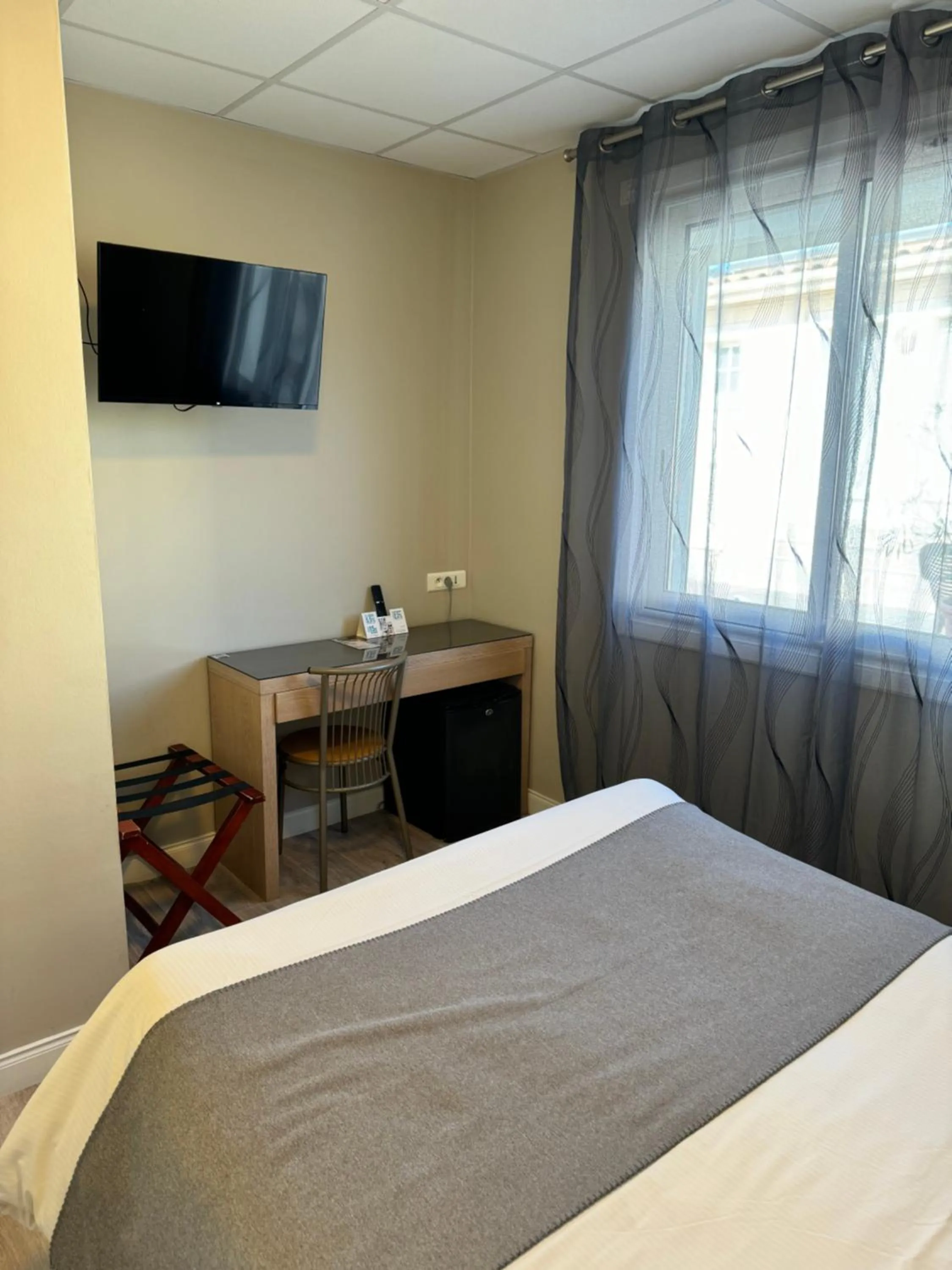 Bedroom, Bed in Logis Hotel Restaurant le Mirador